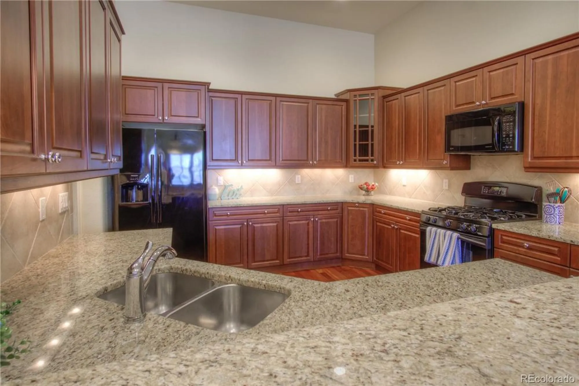 Property Slideshow image 16 of 49 | 8594 w quarto ave, Littleton, CO, 80128