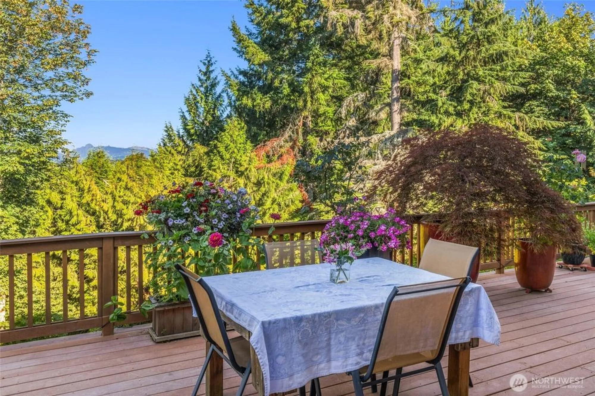 Property Slideshow image 33 of 38 | 12438 243rd pl, Redmond, WA, 98053