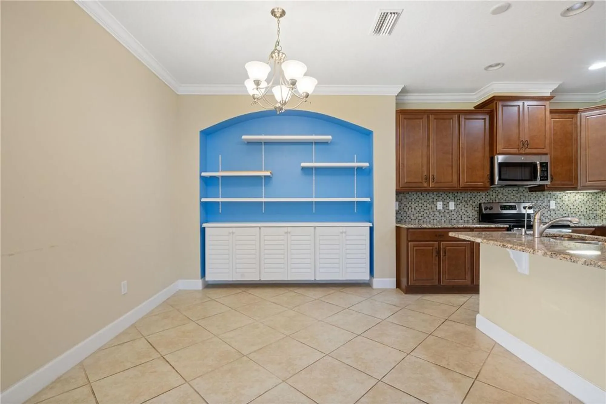 Property Slideshow image 8 of 57 | 802 chipper dr, Sun City Center, FL, 33573