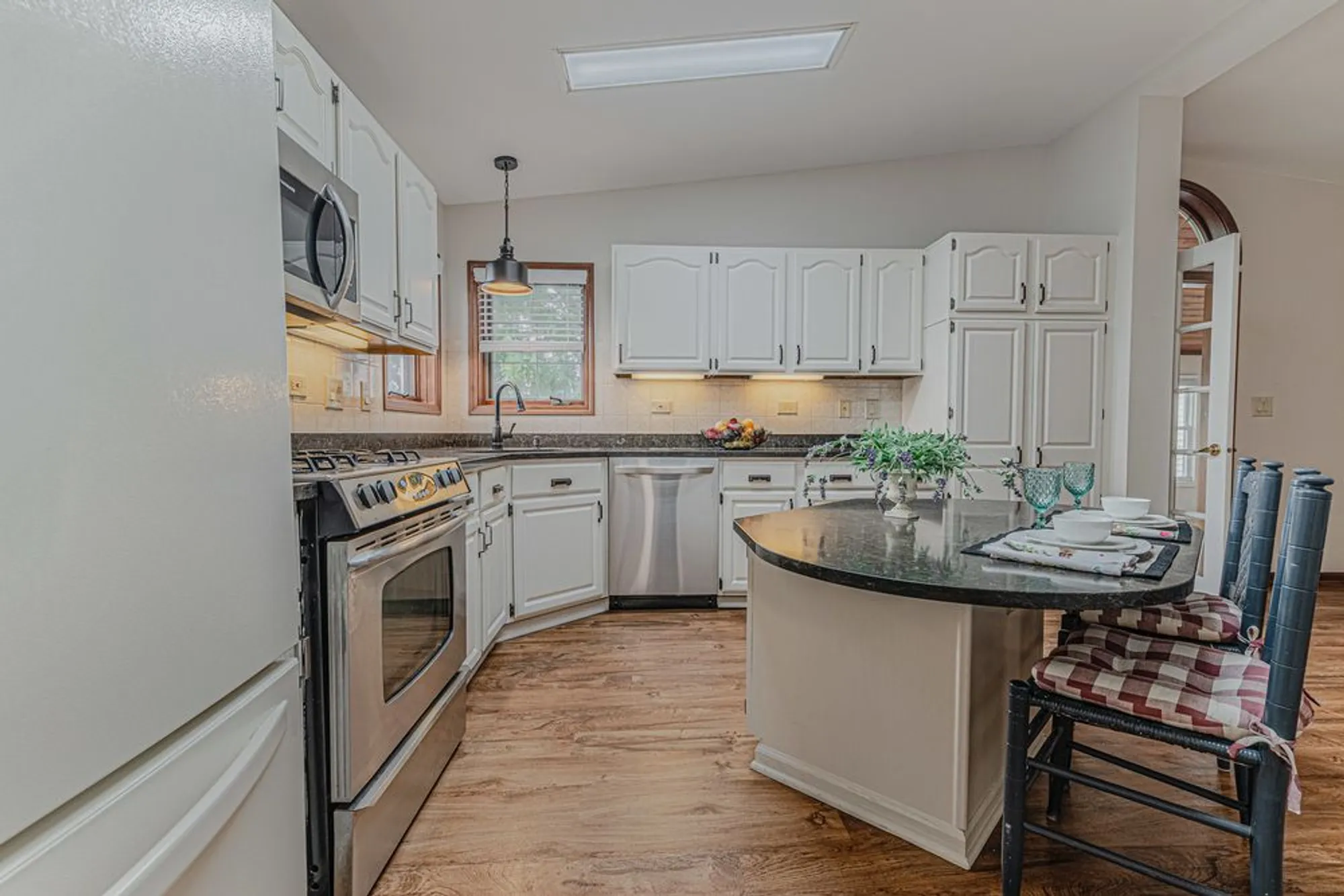 Property Slideshow image 8 of 41 | 9 derby ct, Grayslake, IL, 60030