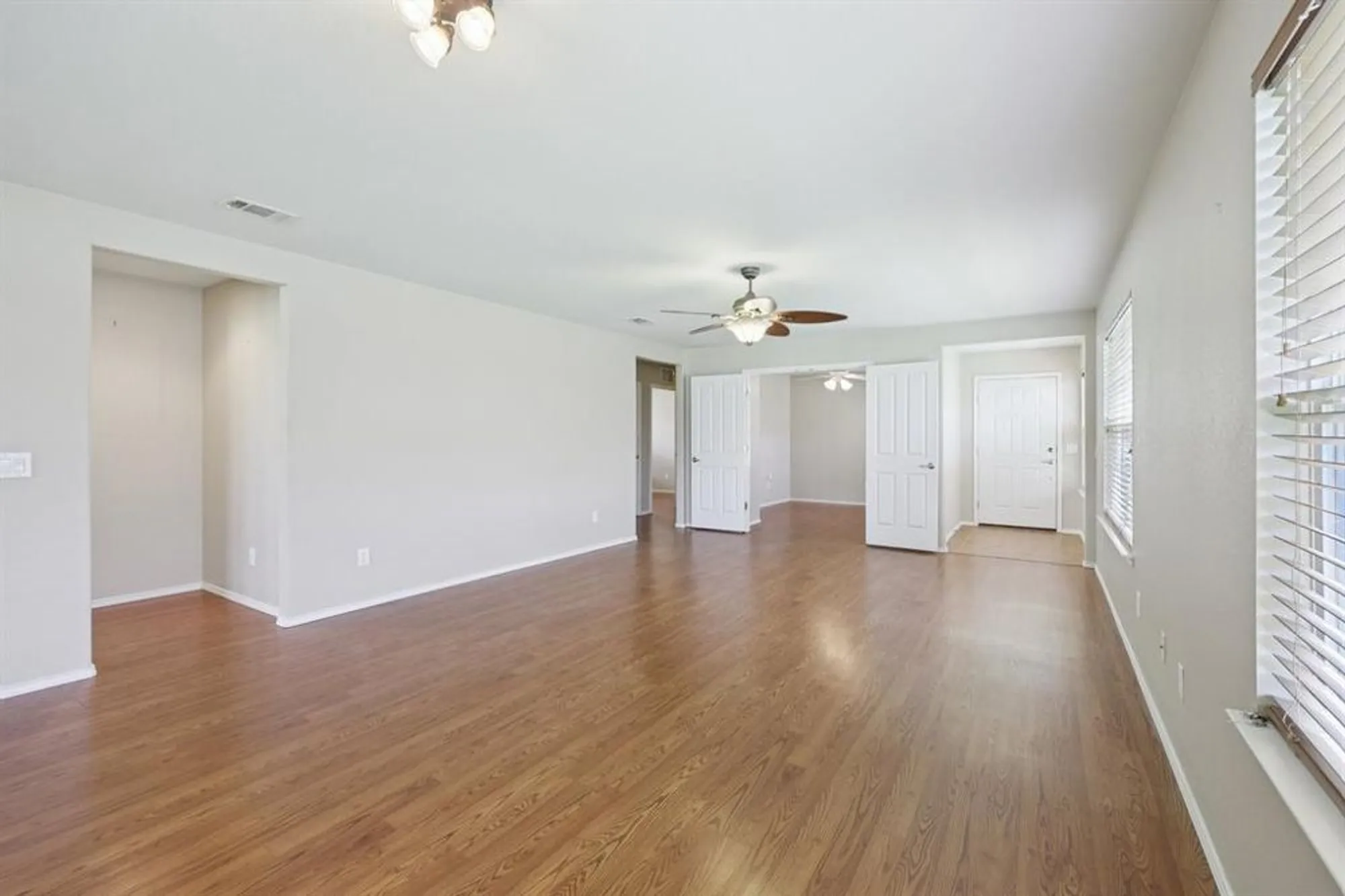 Property Slideshow image 11 of 36 | 7850 estancia dr, Frisco, TX, 75036