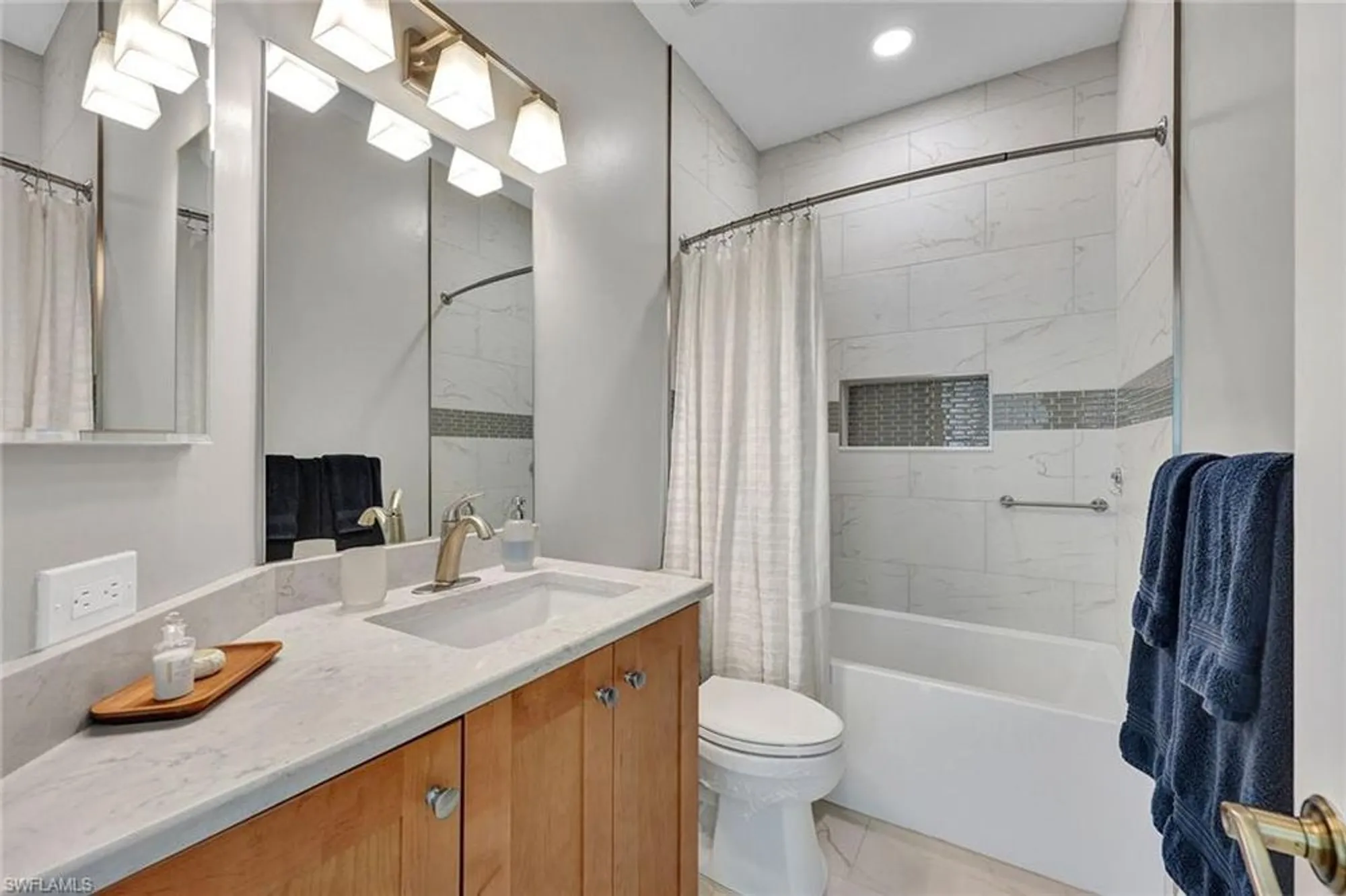 Property Slideshow image 37 of 50 | 25011 goldcrest dr, Bonita Springs, FL, 34134