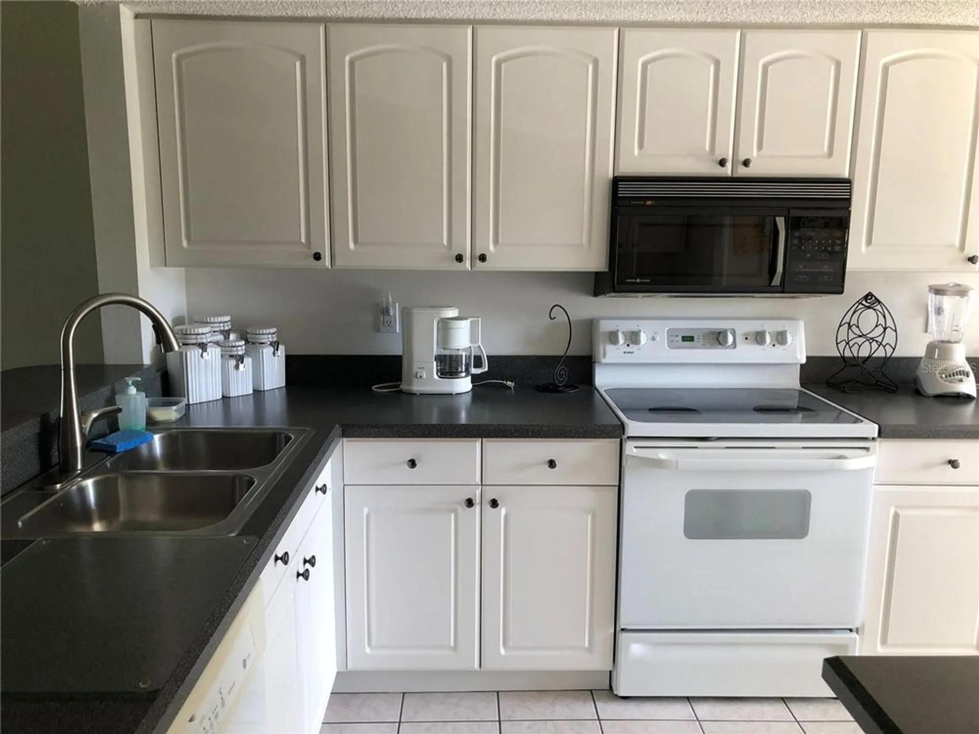 Property Slideshow image 7 of 23 | 6211 timber lake dr b4, Sarasota, FL, 34243