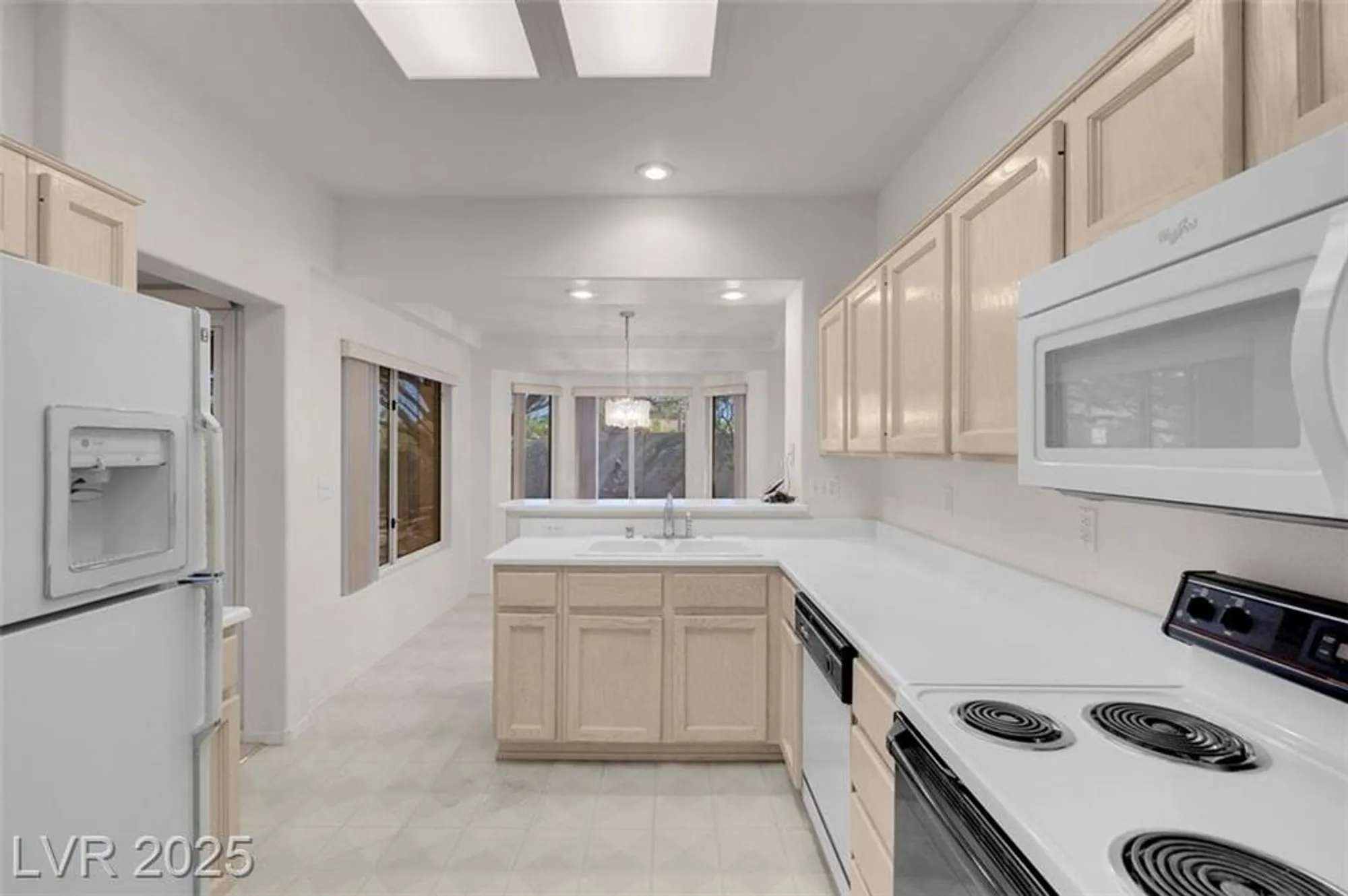 Property Slideshow image 20 of 38 | 10013 cresent creek dr, Las Vegas, NV, 89134