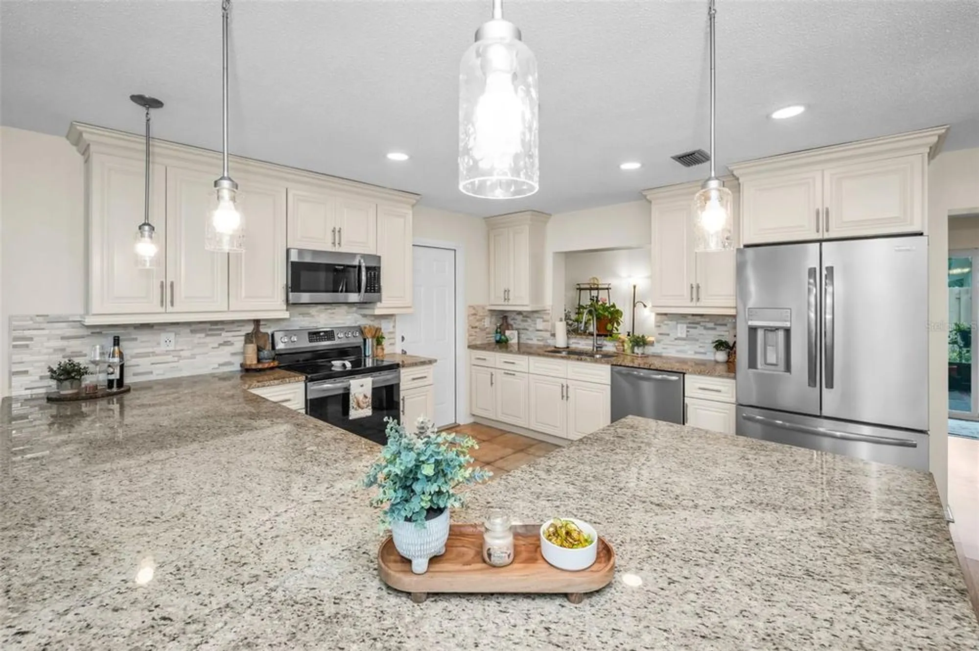 Property Slideshow image 13 of 70 | 921 anchorage ln, Palm Harbor, FL, 34685