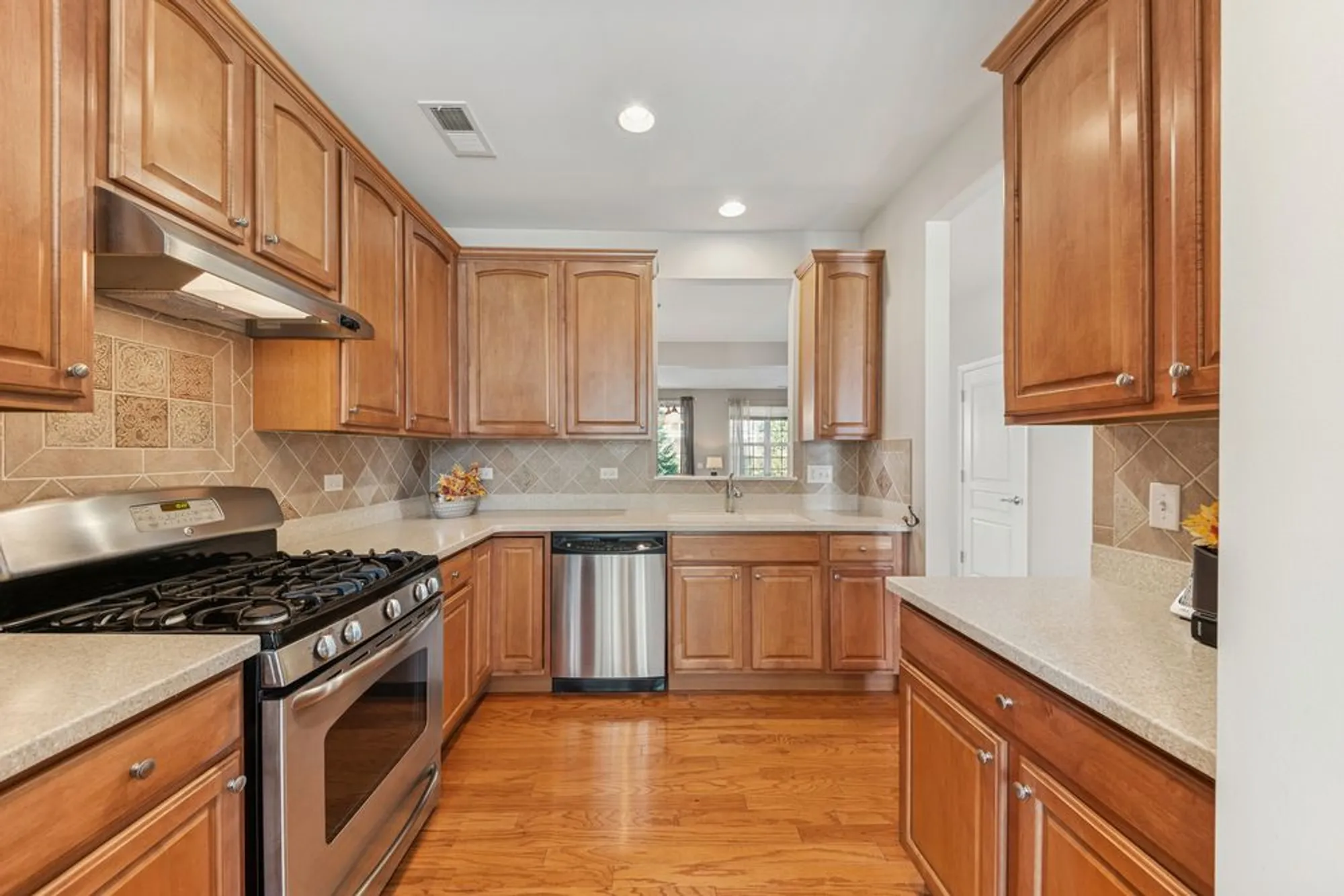 Property Slideshow image 4 of 19 | 2864 edgewater dr, Elgin, IL, 60124