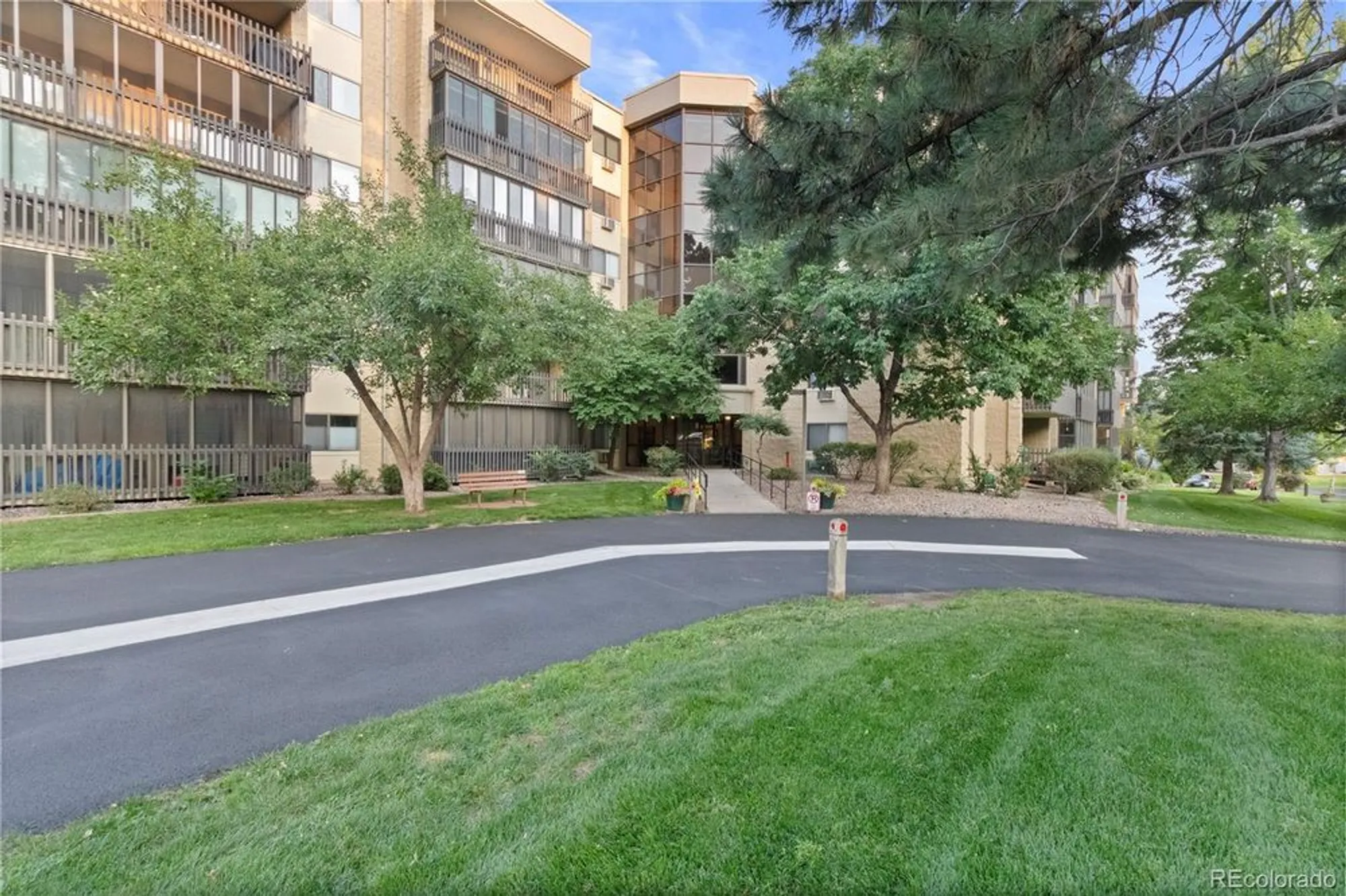 Property Slideshow image 9 of 50 | 14152 e linvale pl apt 605, Aurora, CO, 80014
