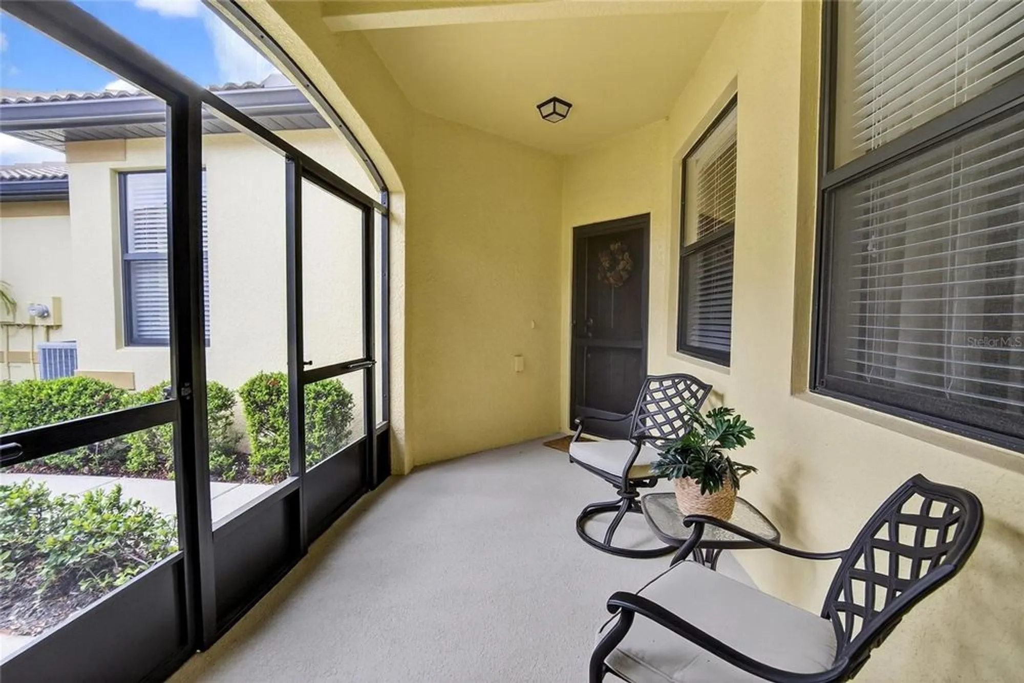 Property Slideshow image 8 of 58 | 307 bluewater falls ct, Apollo Beach, FL, 33572