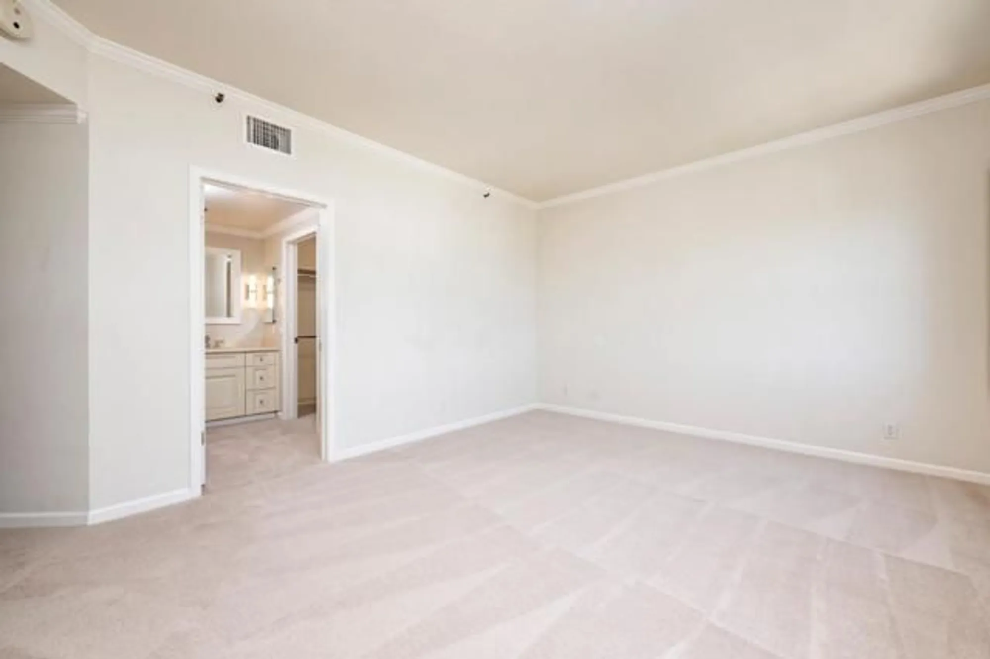 Property Slideshow image 7 of 24 | 1 baldwin ave 903, San Mateo, CA, 94401