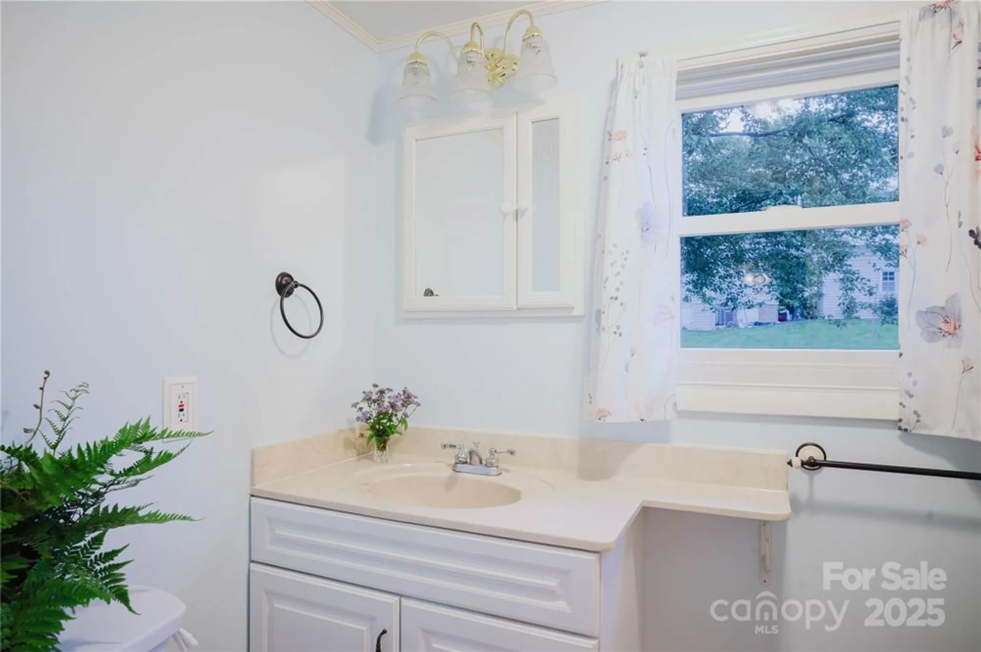 Property Slideshow image 20 of 34 | 402 deerfield ct, Hendersonville, NC, 28792