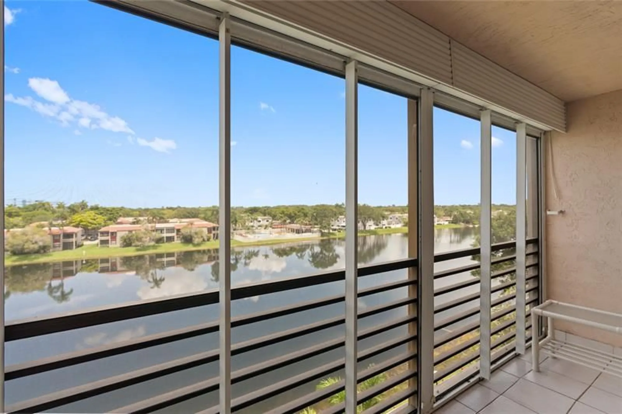 Property Slideshow image 18 of 38 | 900 colony point cir 511, Pembroke Pines, FL, 33026