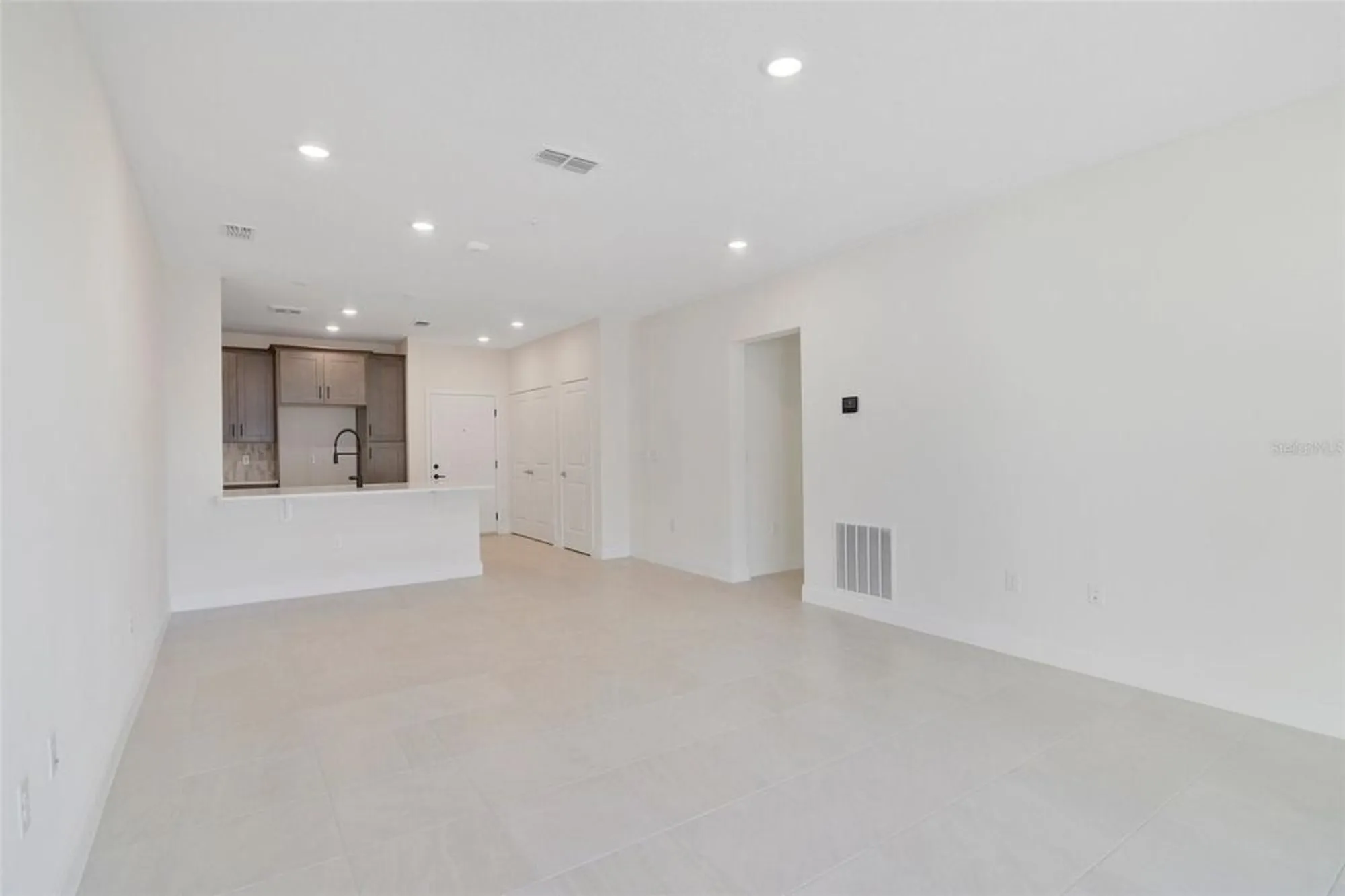 Property Slideshow image 8 of 20 | 7557 laureate blvd unit 6301, Orlando, FL, 32827