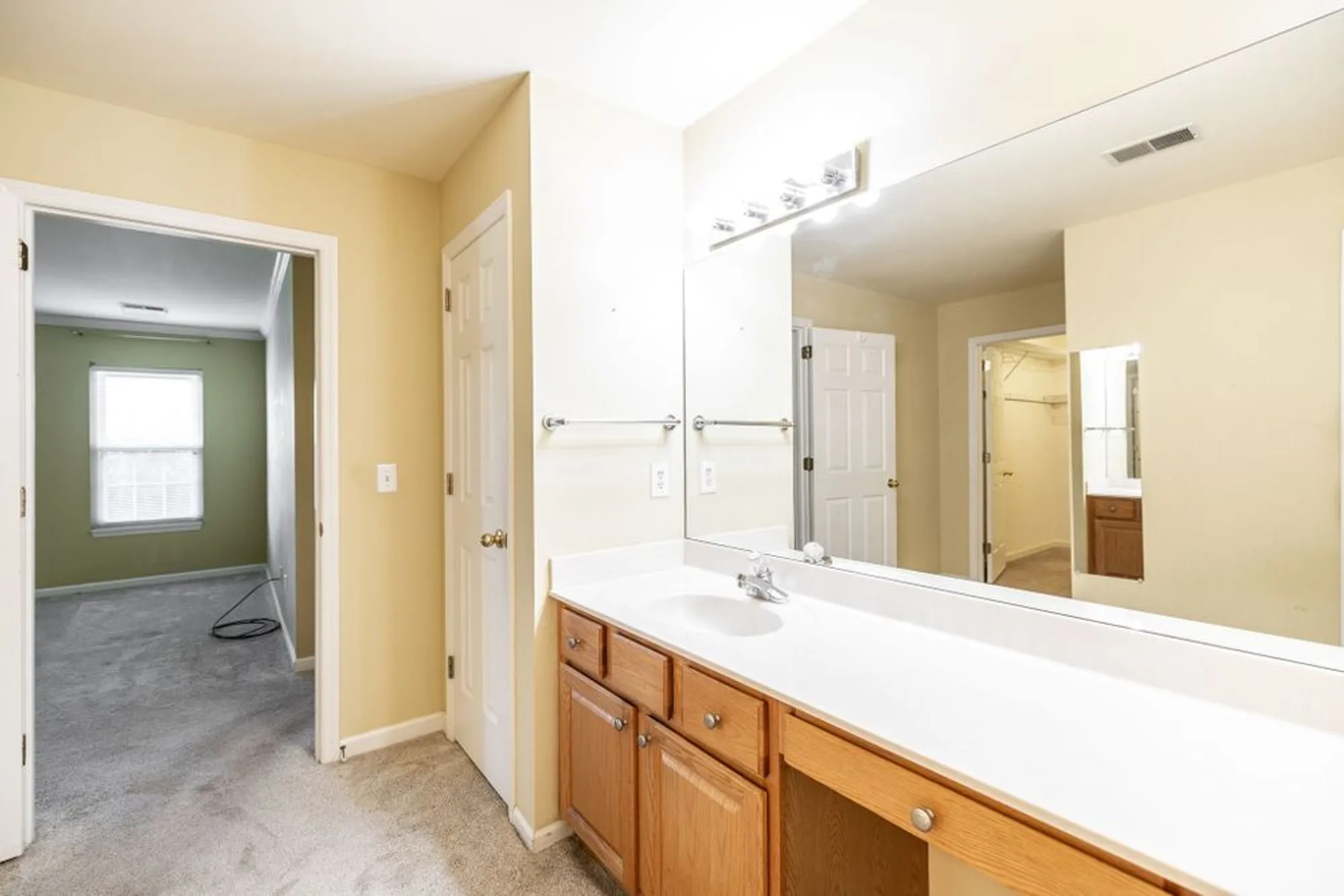 Property Slideshow image 38 of 54 | 115 newsom grn, Nashville, TN, 37221