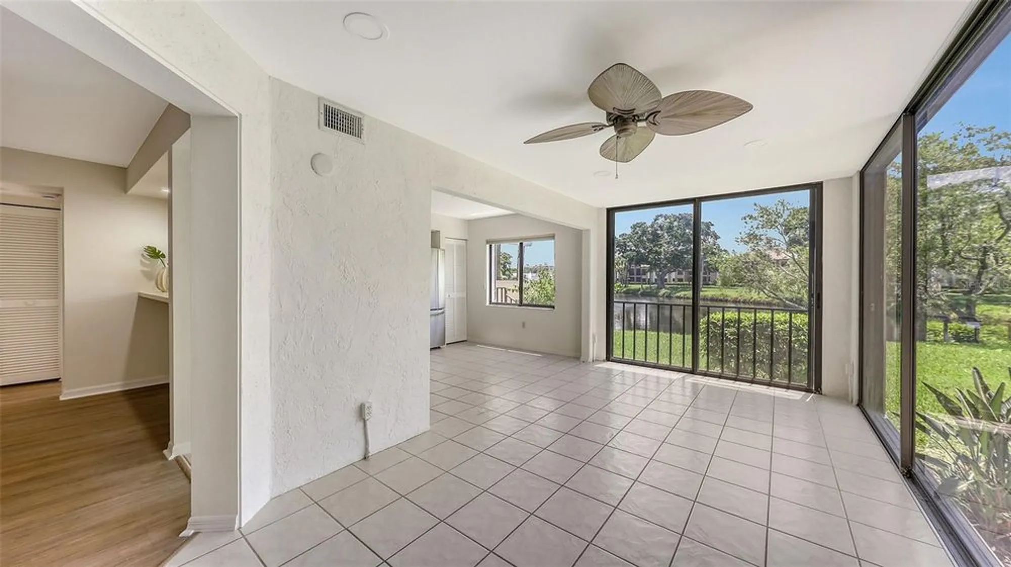 Property Slideshow image 11 of 39 | 5223 heron way # 104, Sarasota, FL, 34231