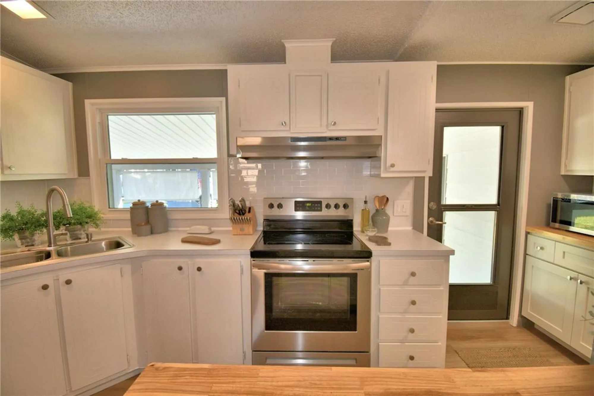 Property Slideshow image 12 of 50 | 4849 goldenview ln, Lakeland, FL, 33811