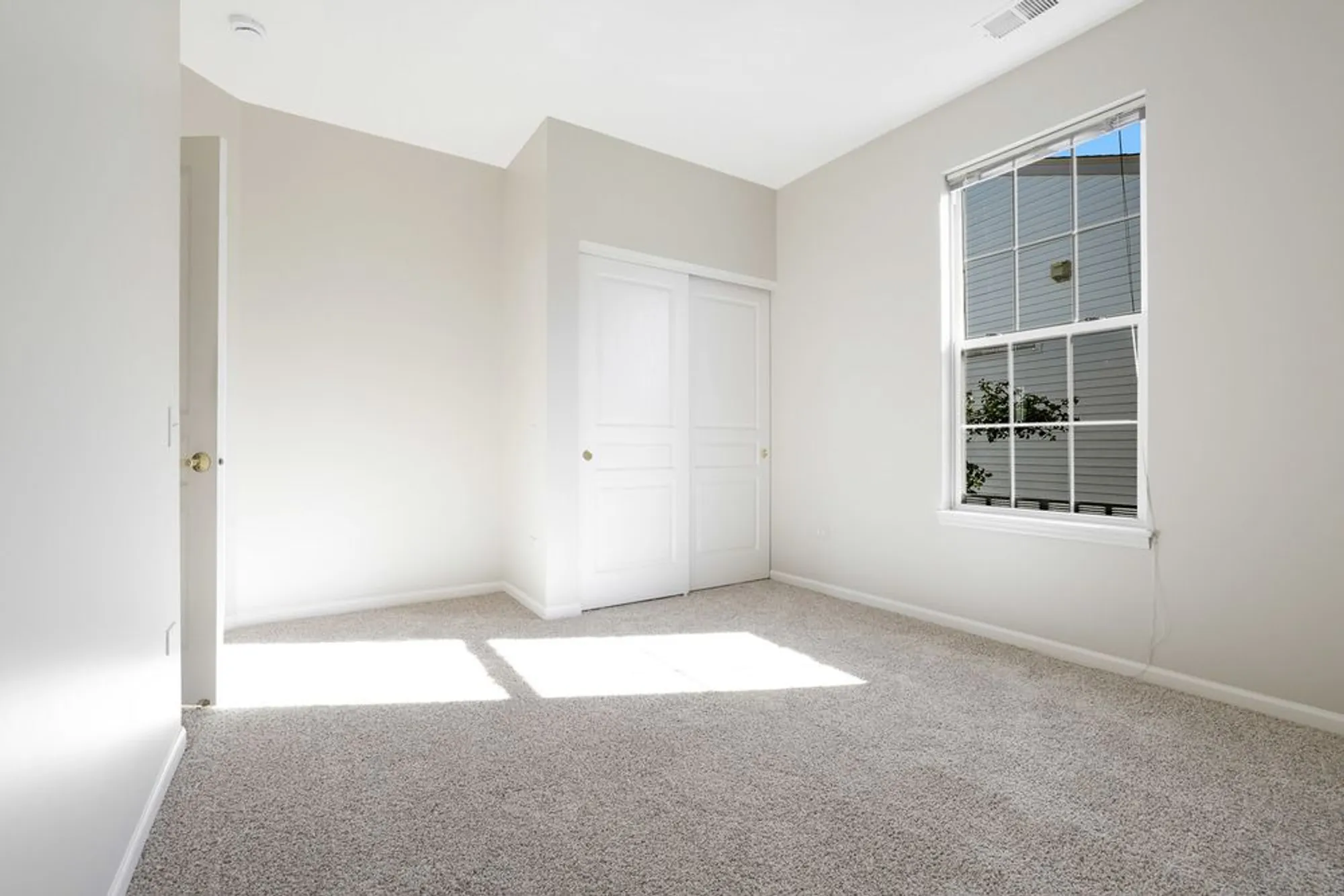 Property Slideshow image 18 of 30 | 13728 chestnut ln, Huntley, IL, 60142