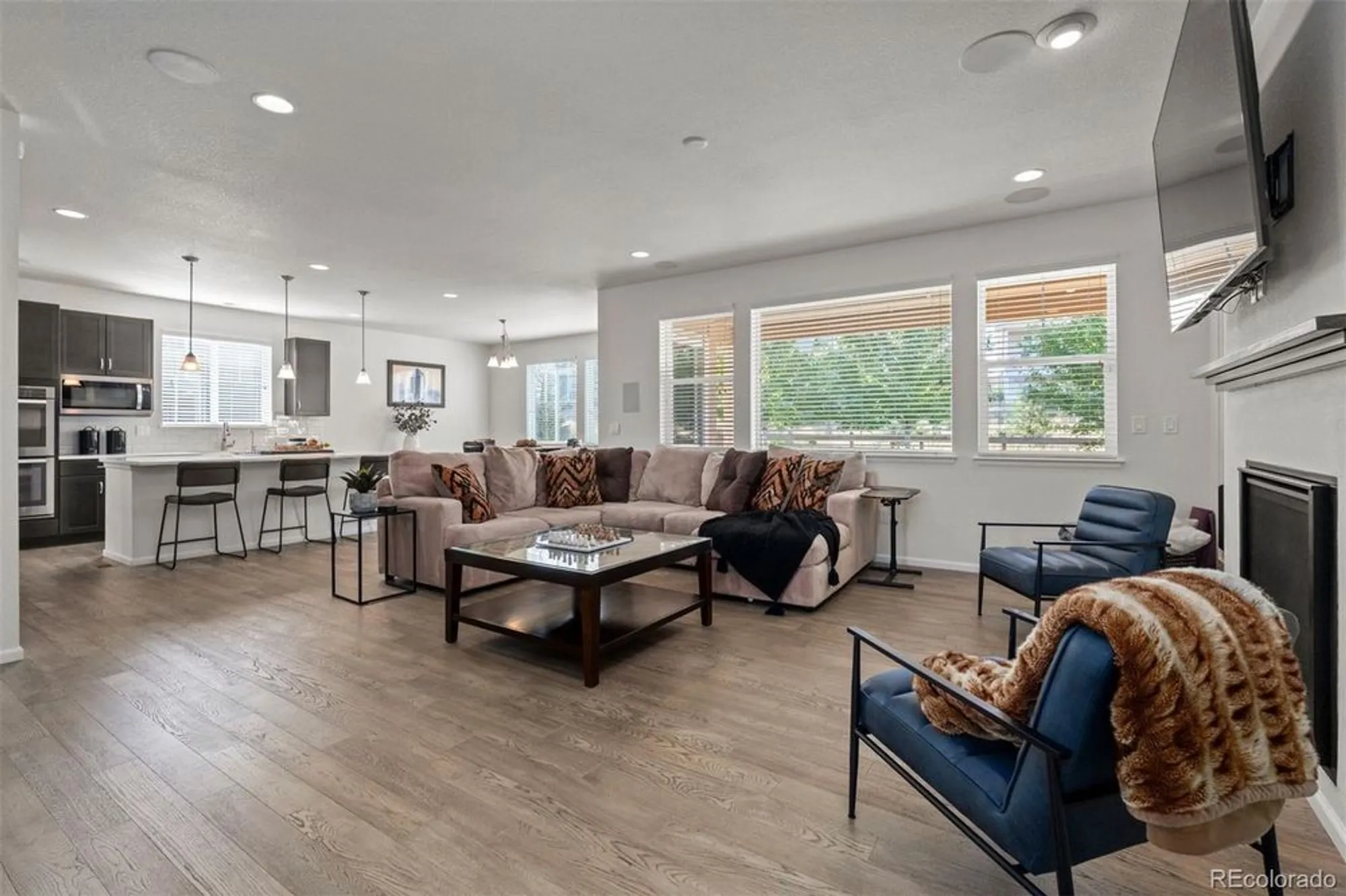 Property Slideshow image 8 of 40 | 6702 w asbury pl, Lakewood, CO, 80227