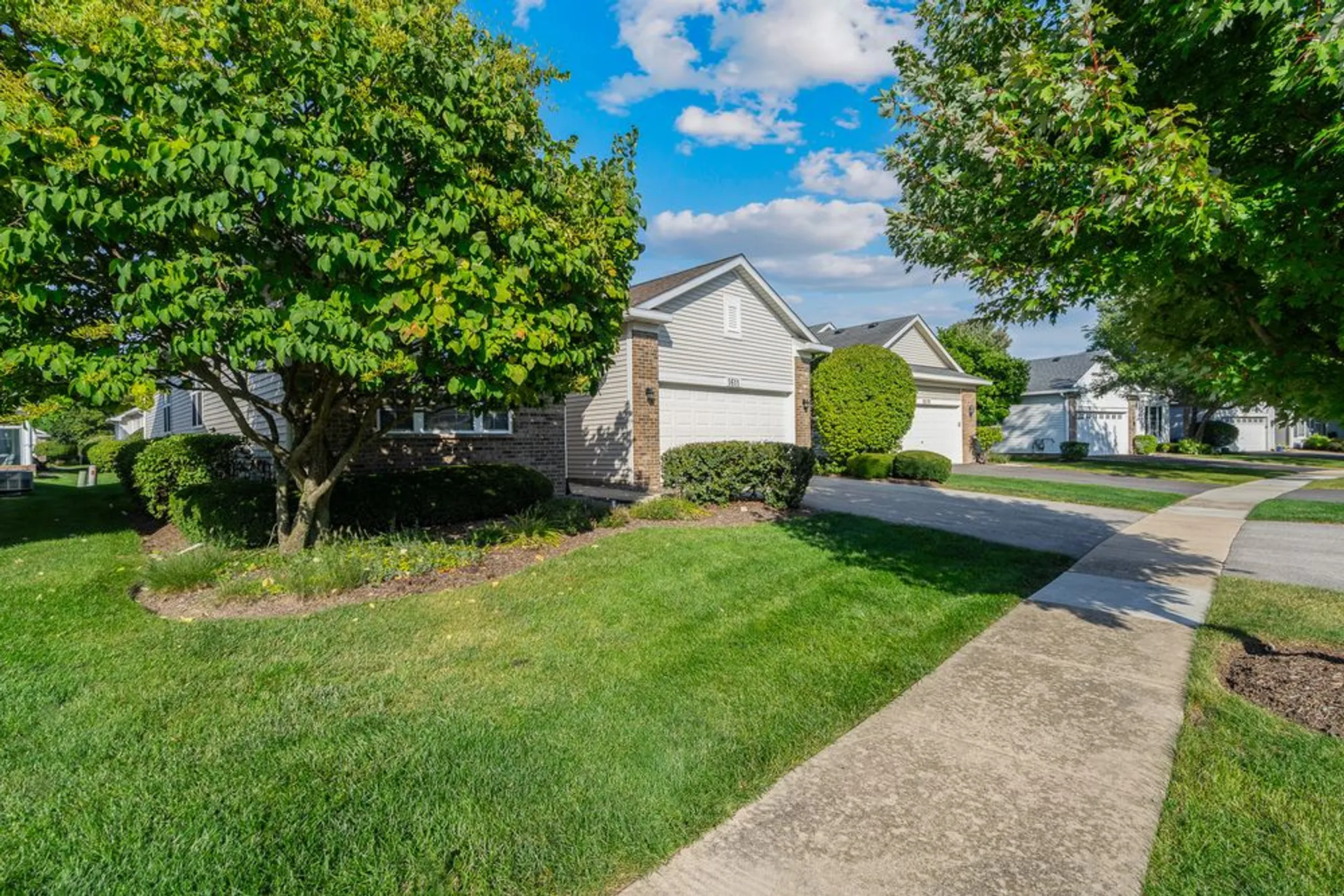 Property Slideshow image 31 of 39 | 1611 benzie cir, Romeoville, IL, 60446