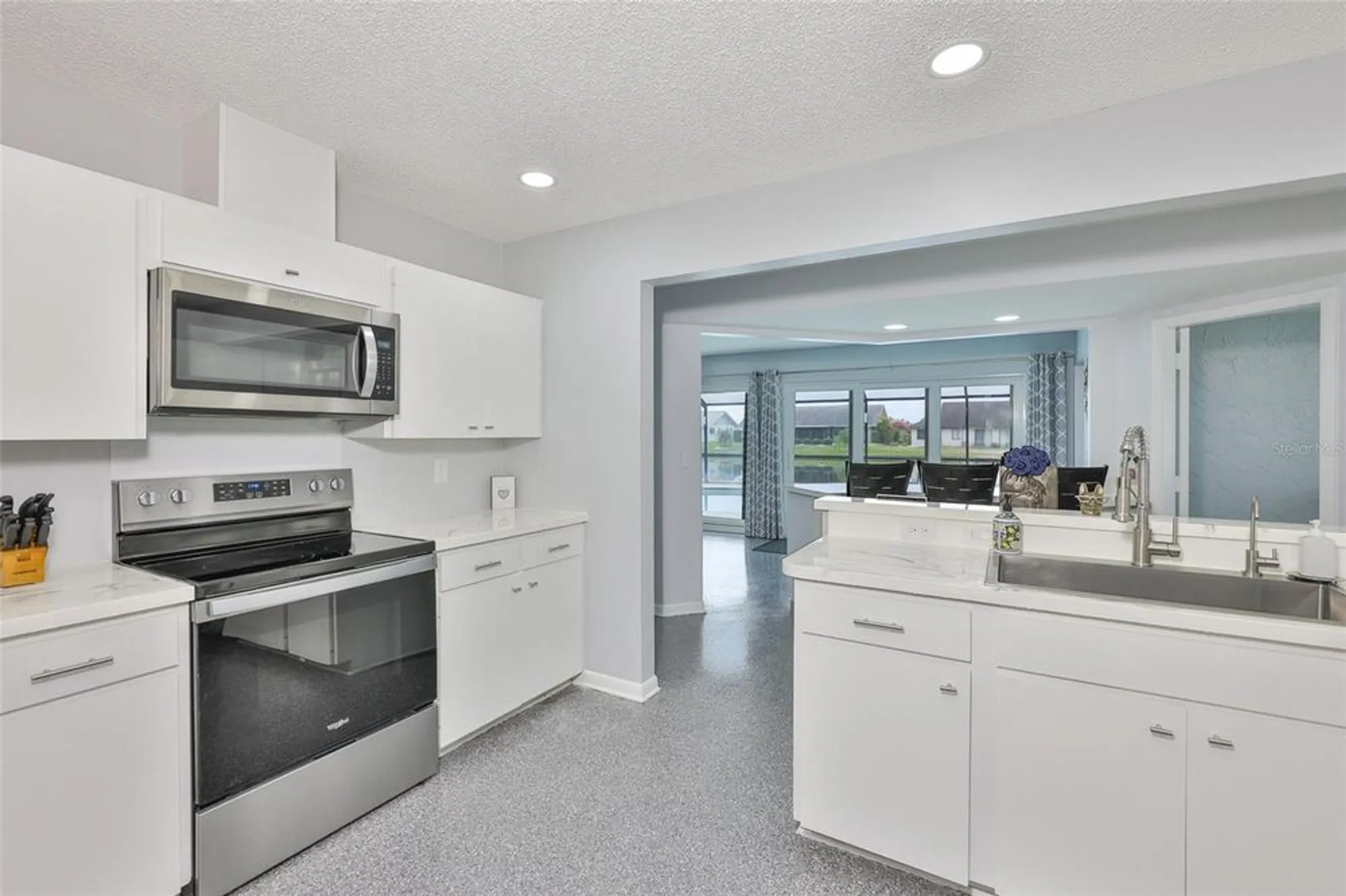 Property Slideshow image 21 of 63 | 2022 east view dr, Sun City Center, FL, 33573
