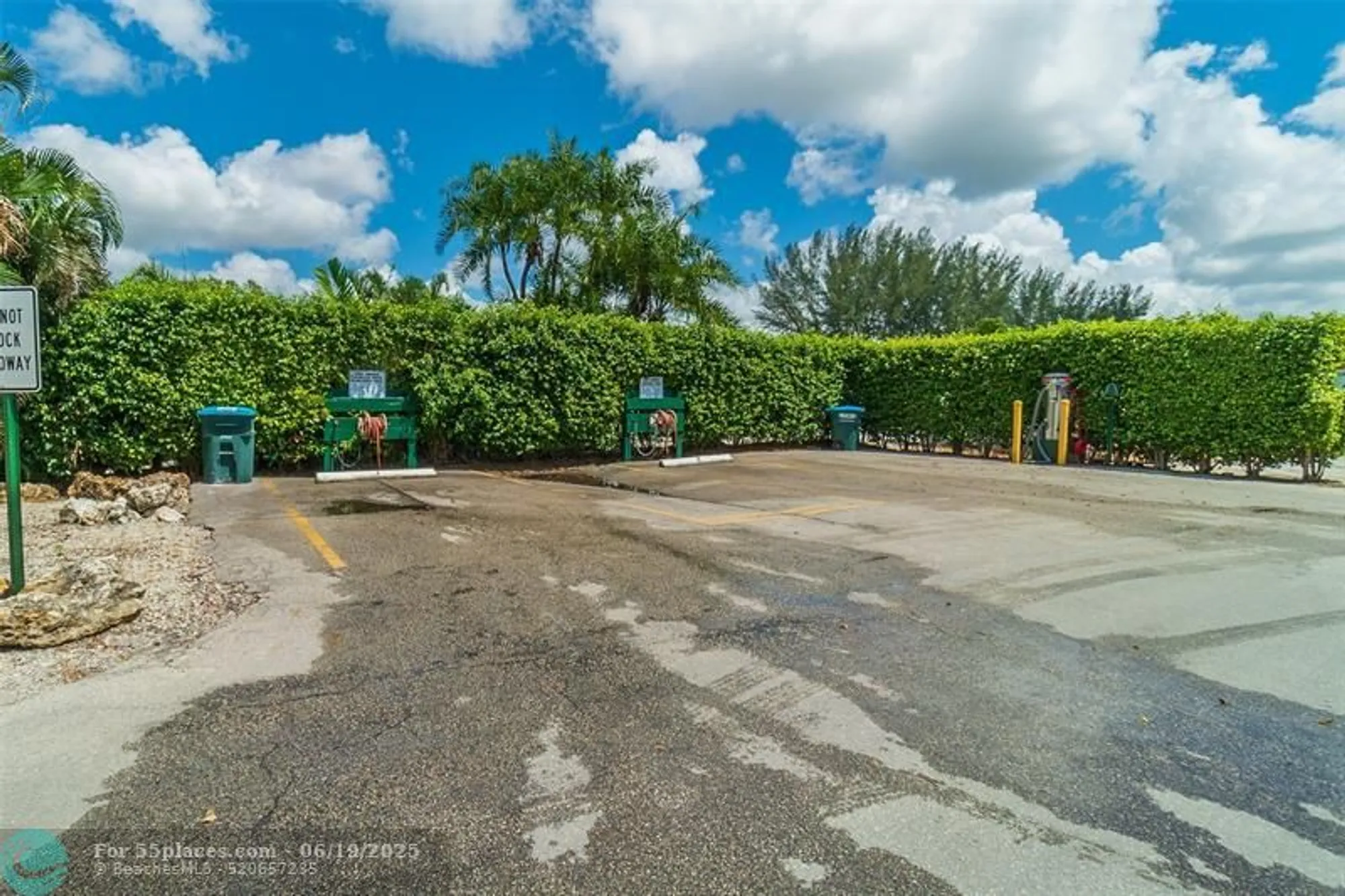 Property Slideshow image 33 of 80 | 9800 n hollybrook lake dr apt 309, Pembroke Pines, FL, 33025