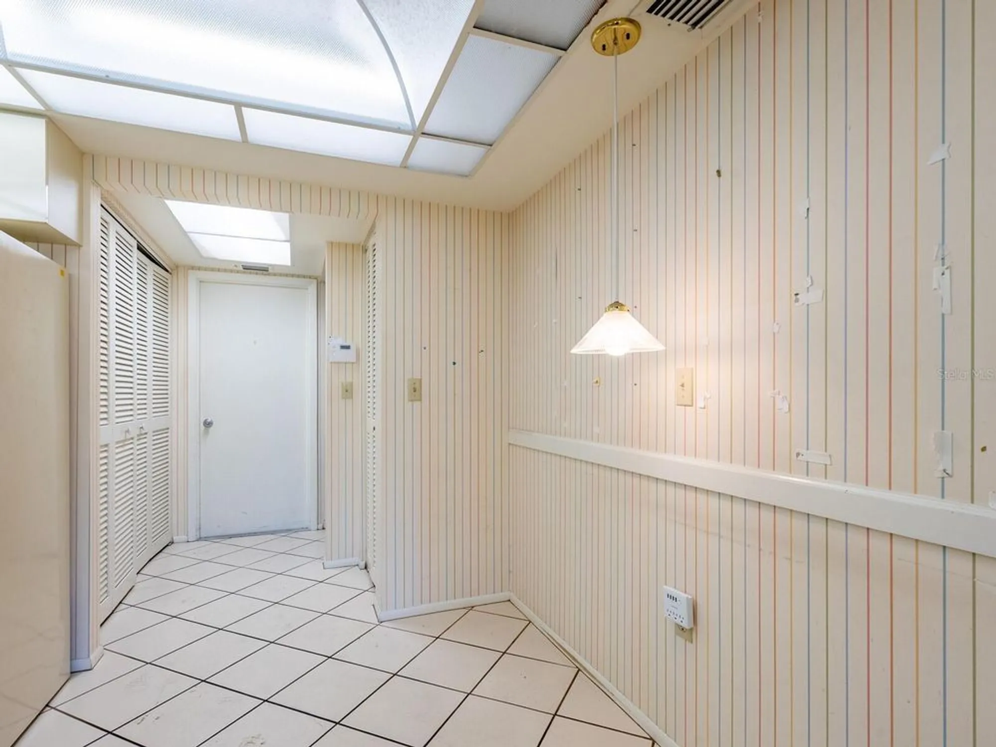 Property Slideshow image 14 of 53 | 5450 golf pointe dr, Sarasota, FL, 34243