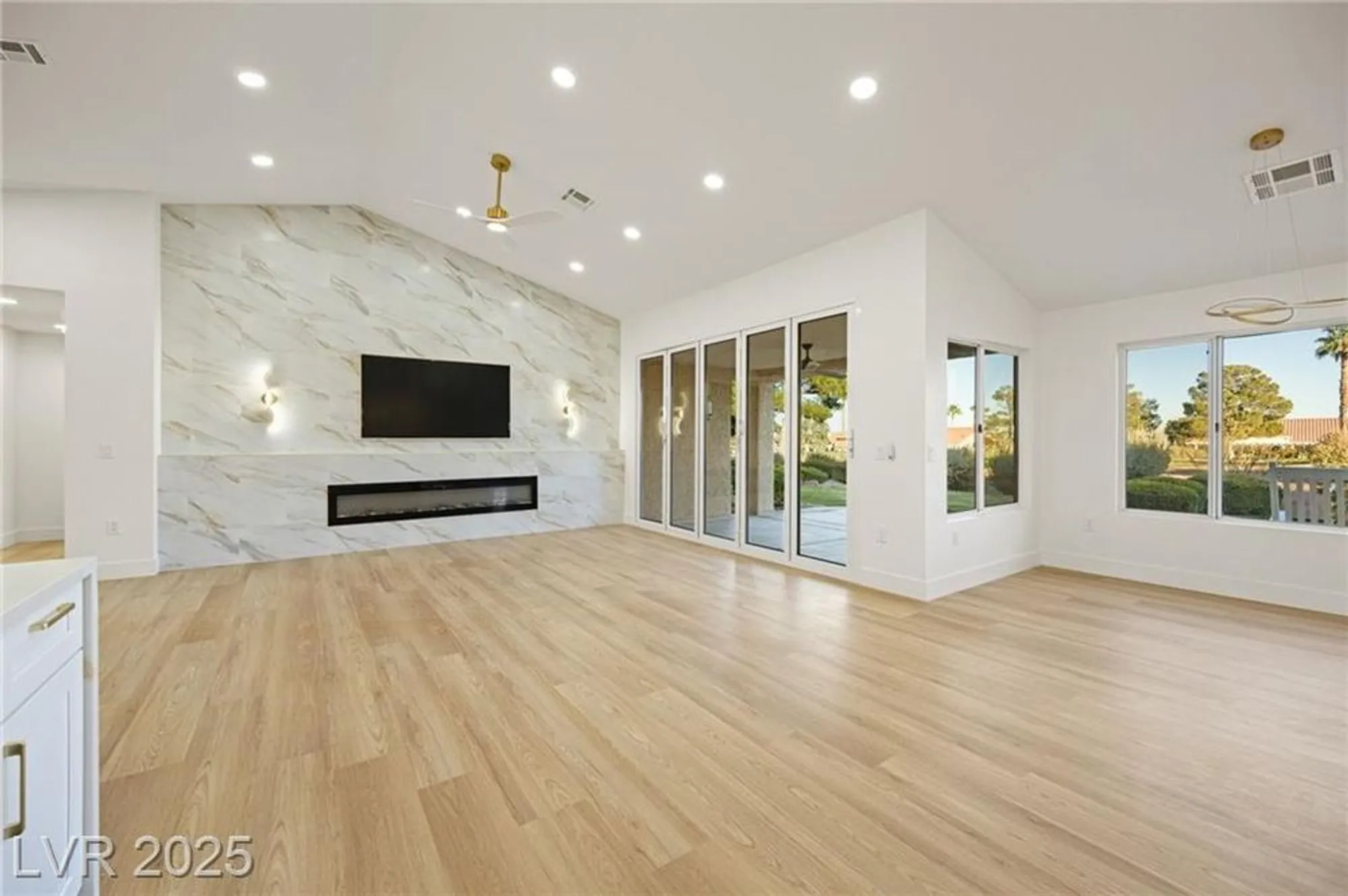 Property Slideshow image 15 of 44 | 2808 crown ridge dr, Las Vegas, NV, 89134