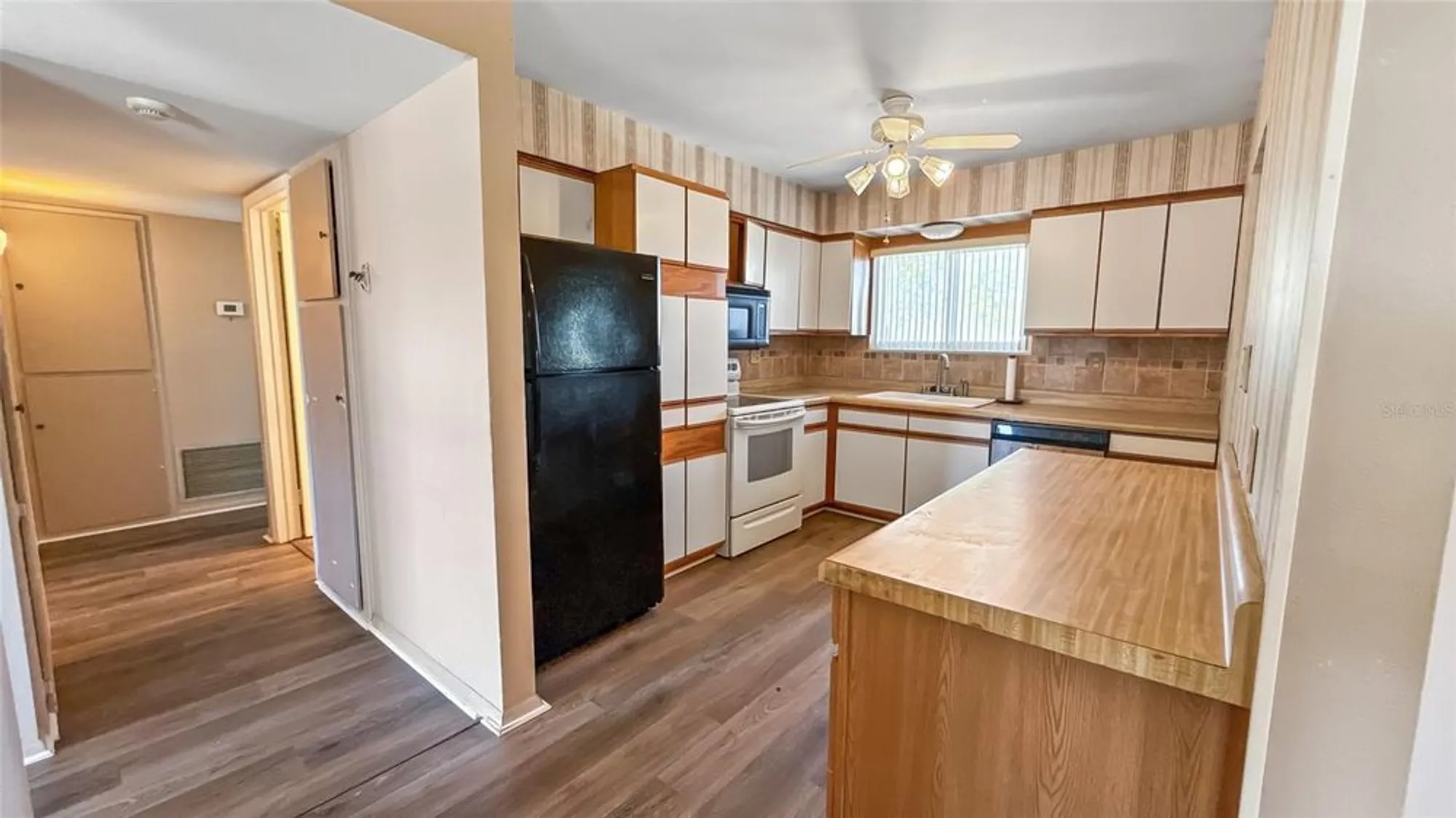 Property Slideshow image 8 of 24 | 1515 arrowhead dr, Sun City Center, FL, 33573