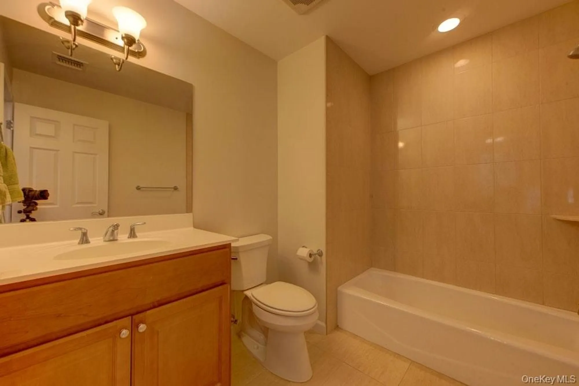 Property Slideshow image 18 of 25 | 12 wolfe cir, West Nyack, NY, 10994