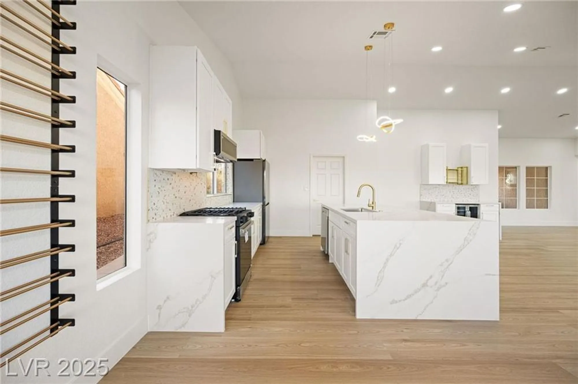 Property Slideshow image 11 of 44 | 2808 crown ridge dr, Las Vegas, NV, 89134