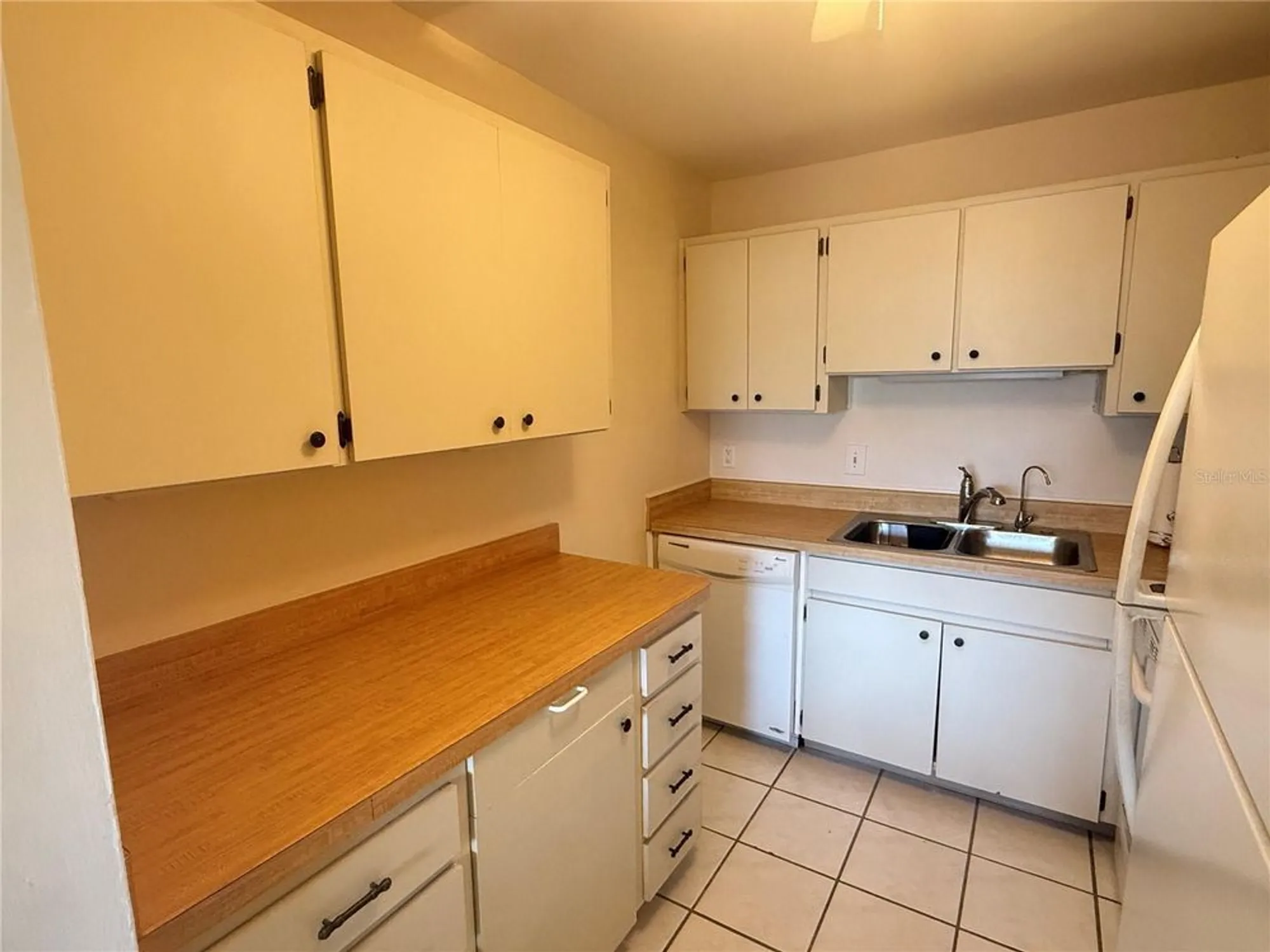 Property Slideshow image 16 of 37 | 407 feltham trl unit b, Sun City Center, FL, 33573