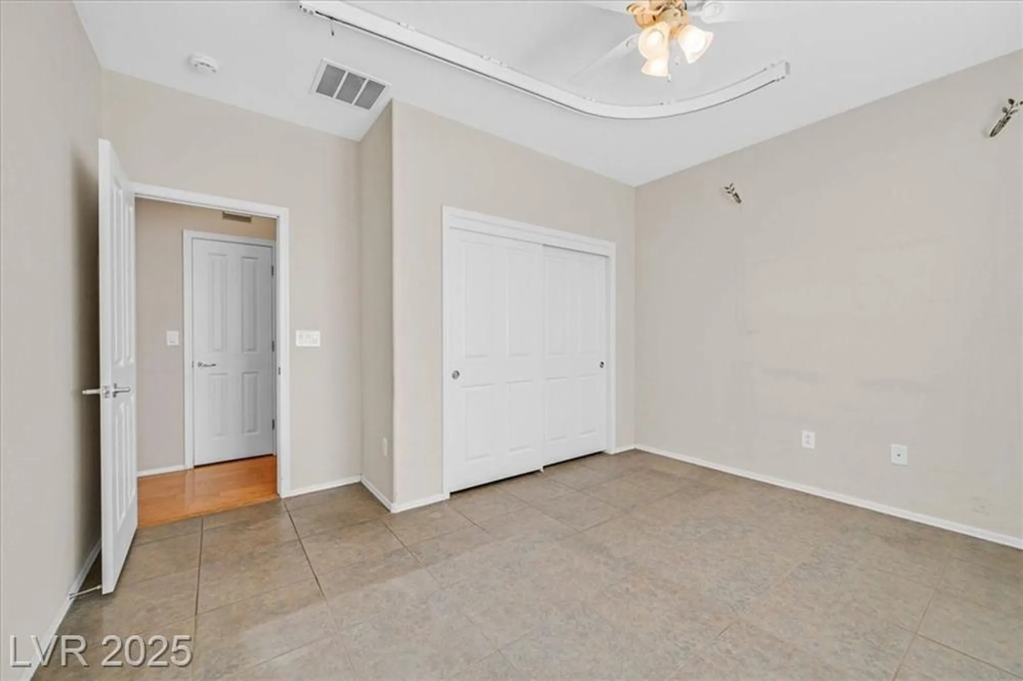 Property Slideshow image 19 of 32 | 2251 bildad dr, Henderson, NV, 89044