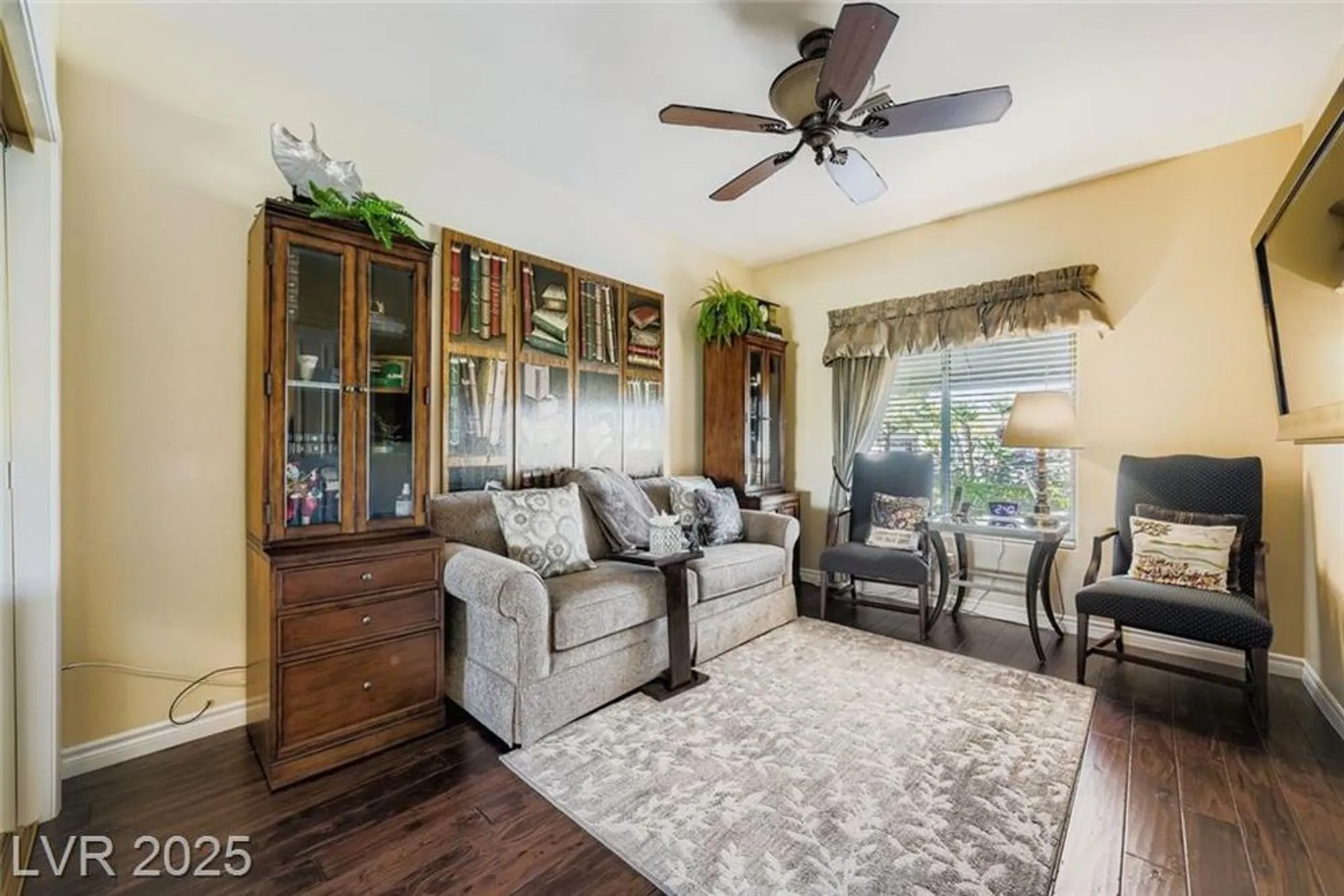 Property Slideshow image 20 of 28 | 10737 shackleton dr, Las Vegas, NV, 89134