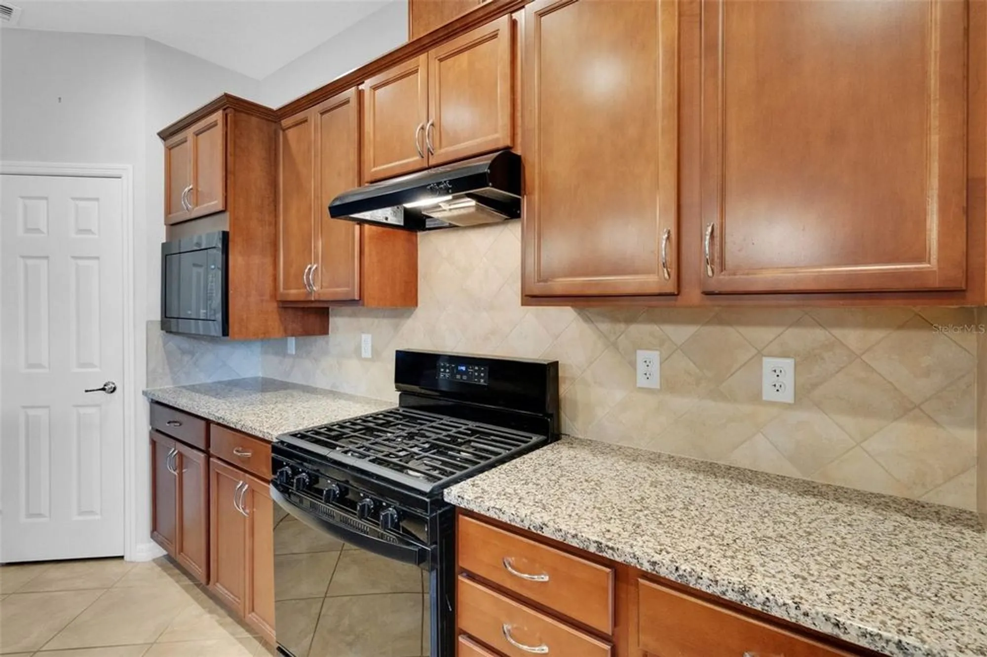 Property Slideshow image 16 of 69 | 164 montoro ln, Davenport, FL, 33837