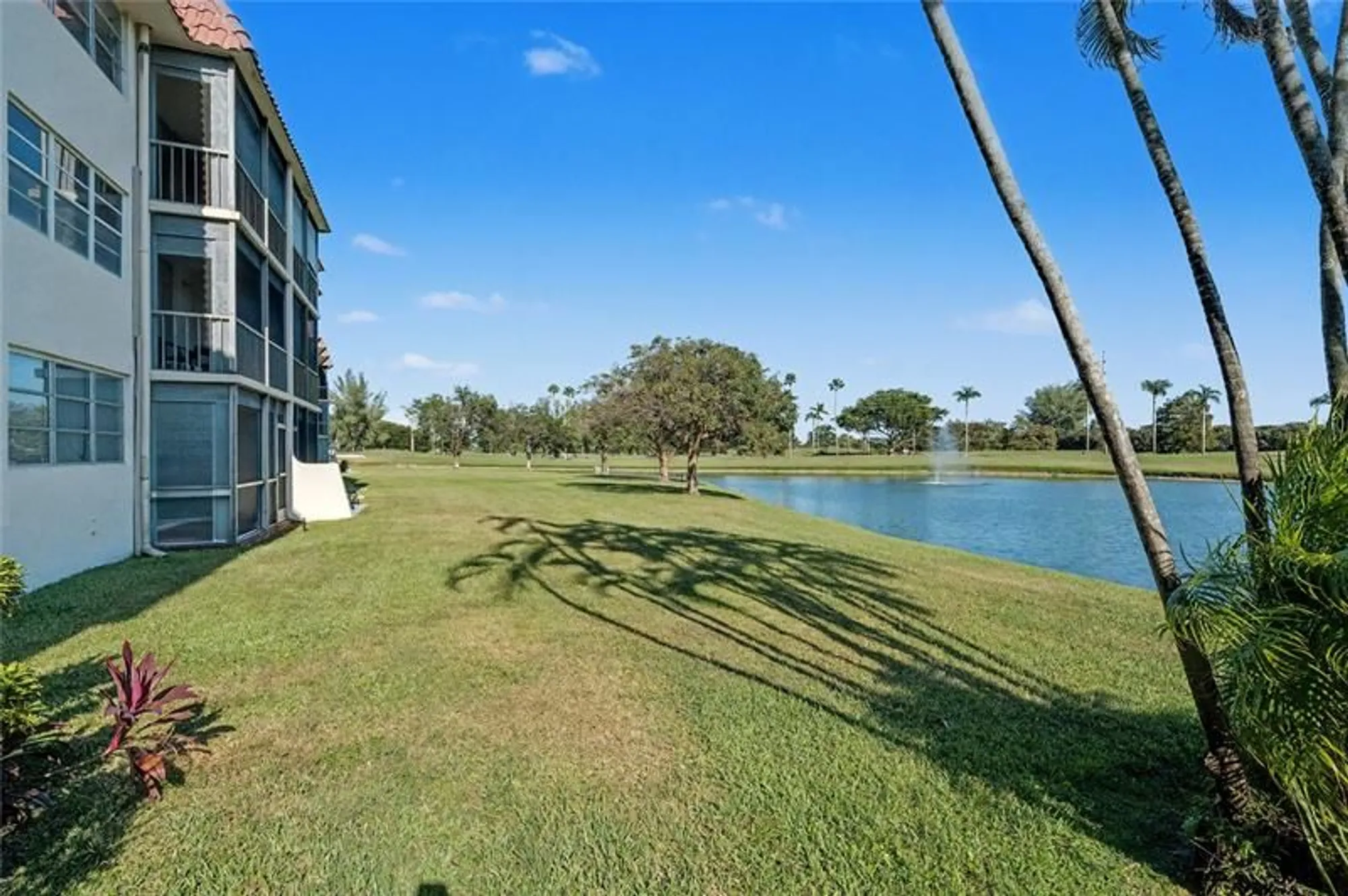 Property Slideshow image 18 of 56 | 9320 s hollybrook lake dr 103, Pembroke Pines, FL, 33025