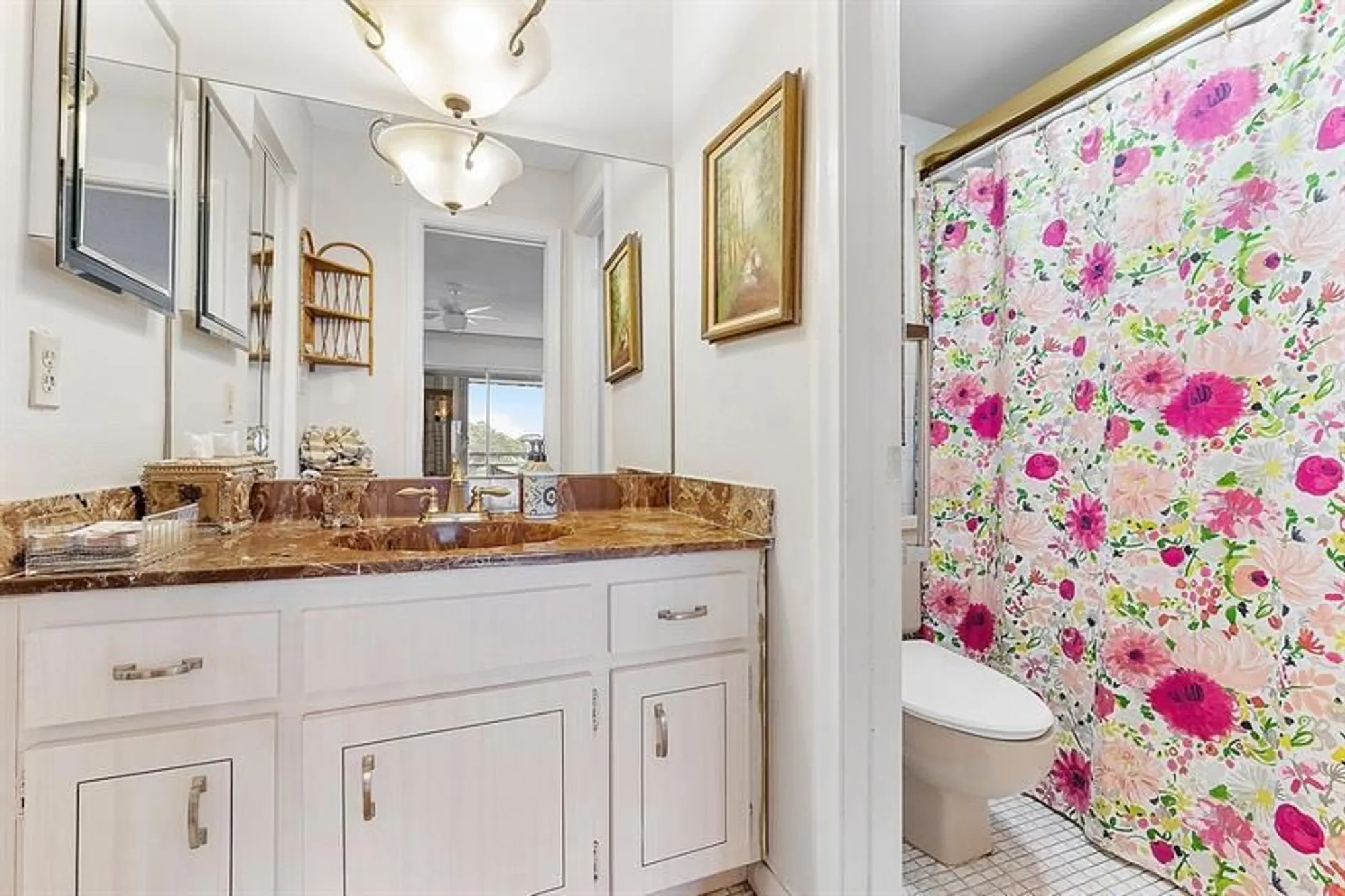 Property Slideshow image 13 of 32 | 3551 inverrary dr 404, Lauderhill, FL, 33319