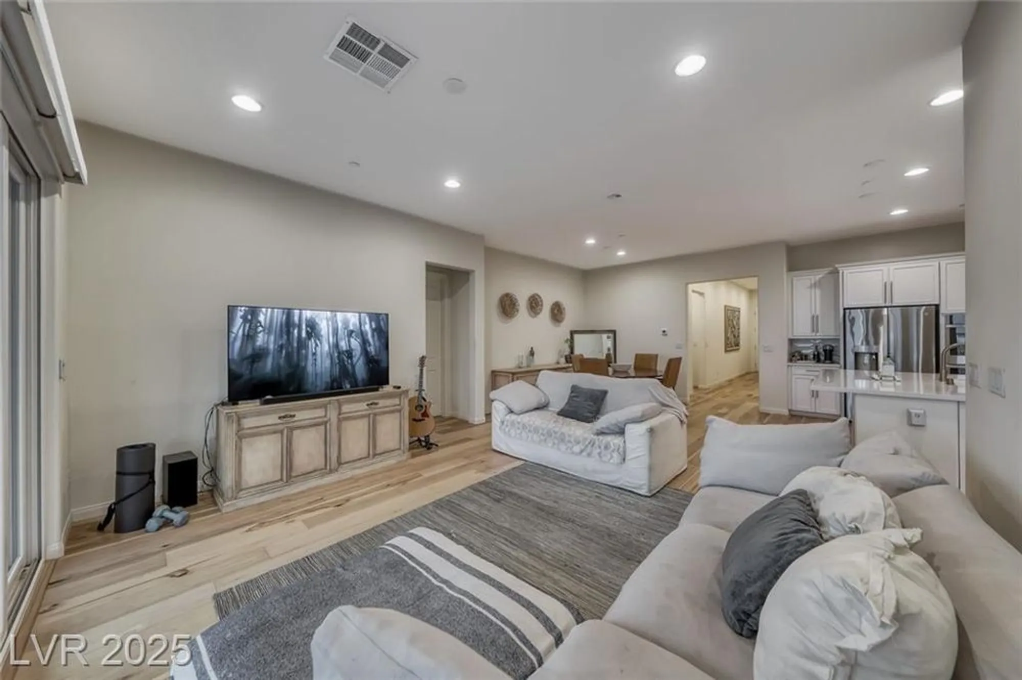 Property Slideshow image 17 of 78 | 32 tatahatso point st, Henderson, NV, 89011