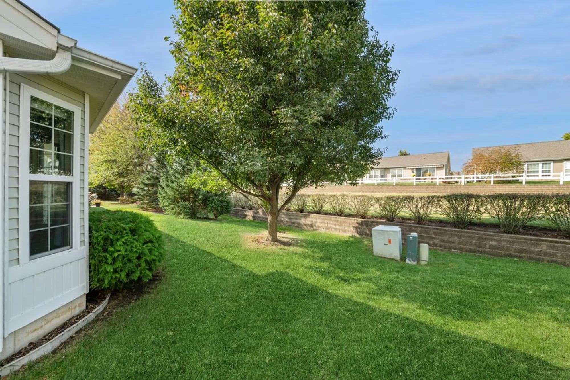 Property Slideshow image 19 of 19 | 2864 edgewater dr, Elgin, IL, 60124