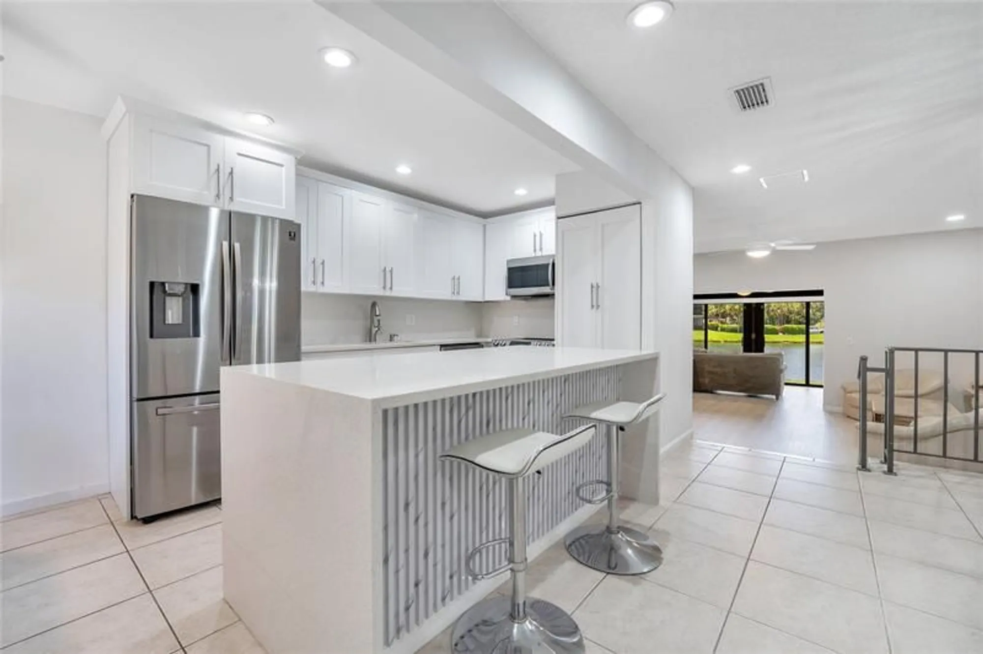 Property Slideshow image 4 of 33 | 21386 juego cir apt 10c, Boca Raton, FL, 33433