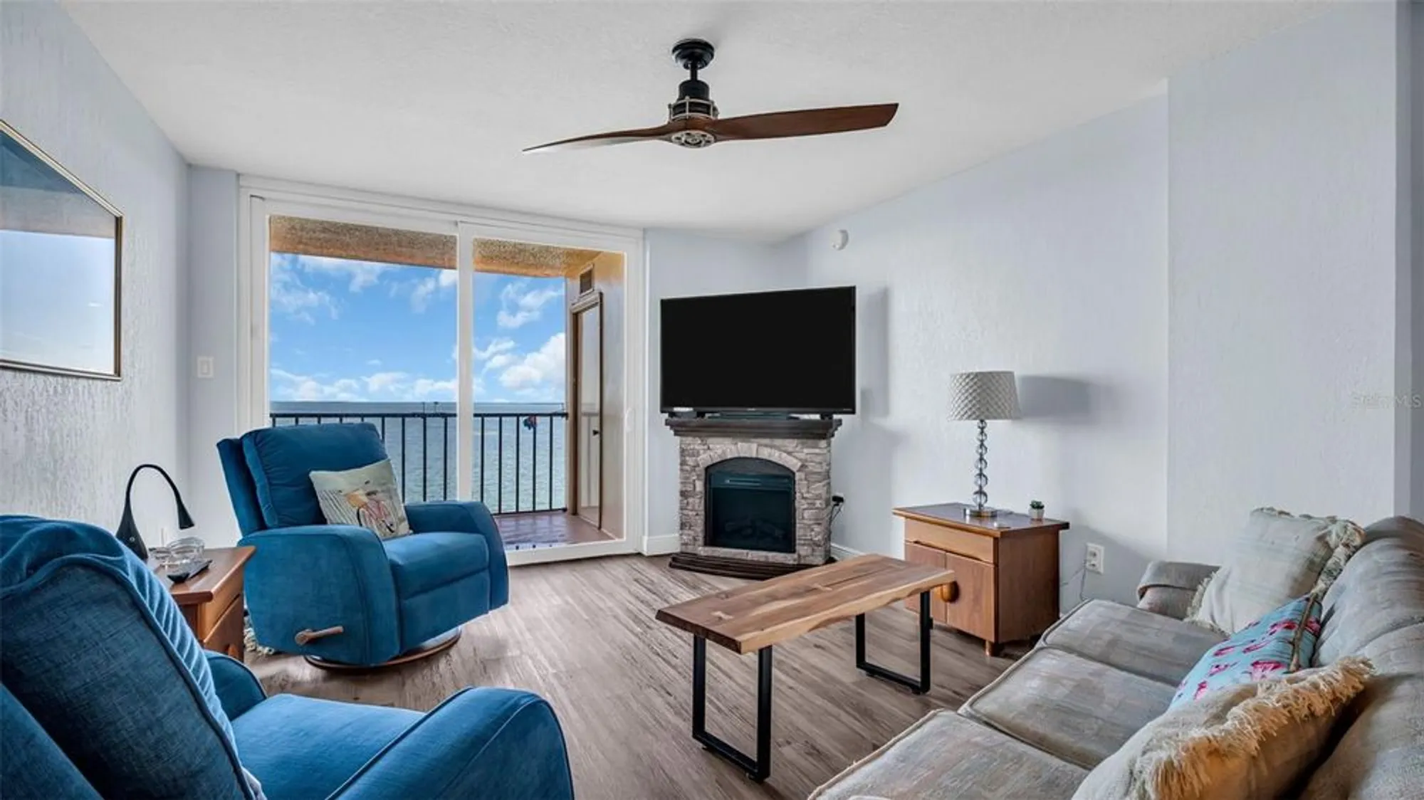 Property Slideshow image 6 of 28 | 9 haig pl 806, Dunedin, FL, 34698