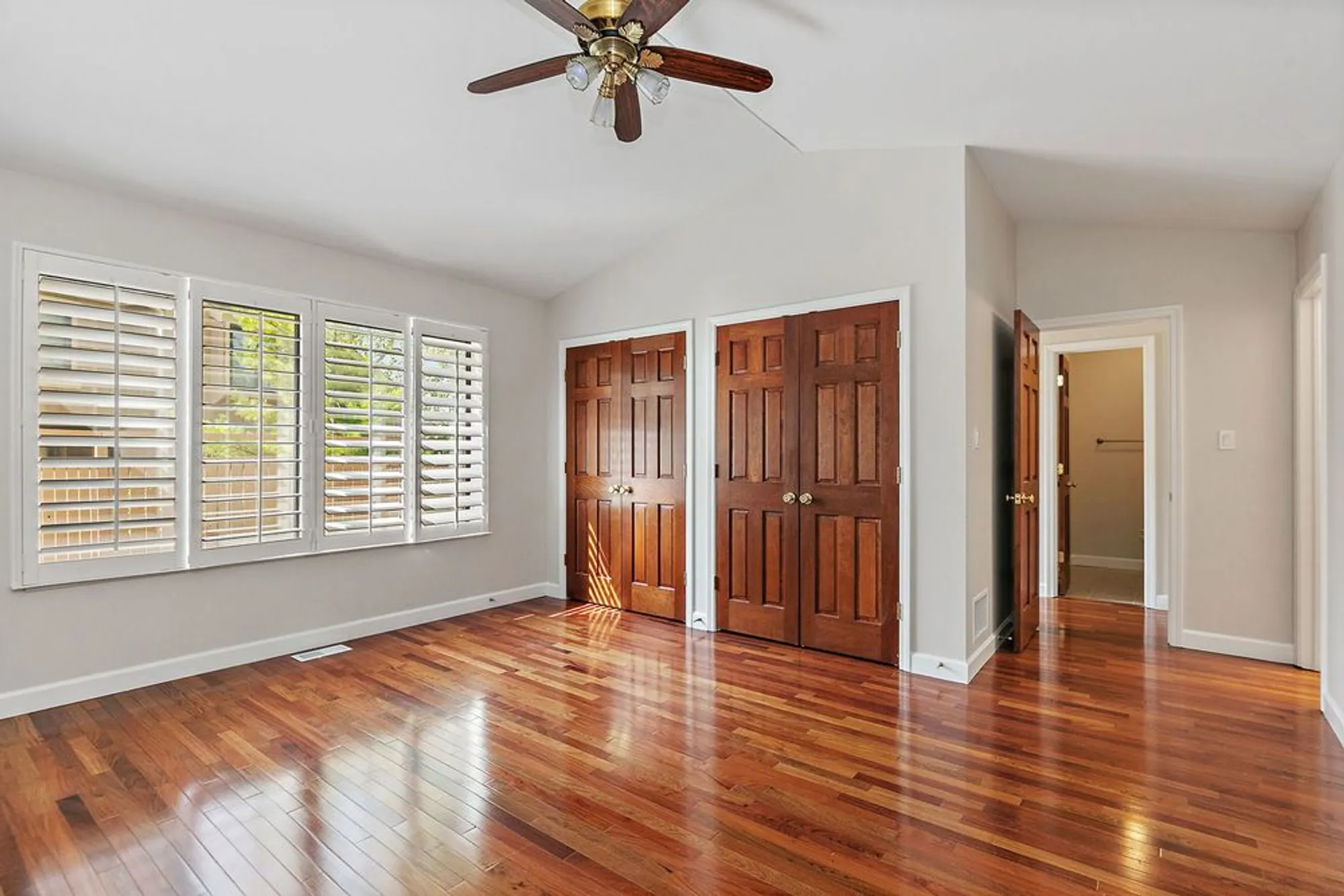 Property Slideshow image 18 of 39 | 830 oak hill rd, Lake Barrington, IL, 60010