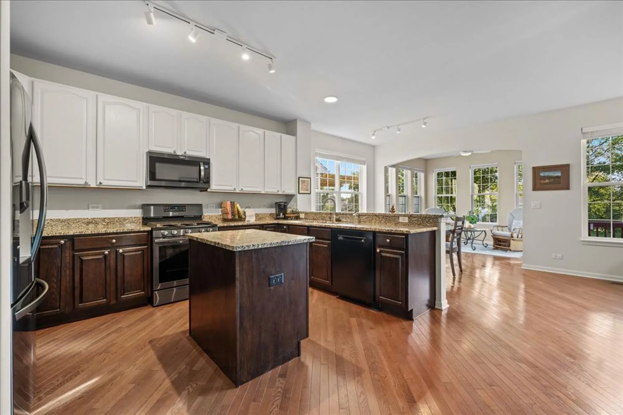 Property Slideshow image 5 of 30 | 1148 drury ln, Aurora, IL, 60502