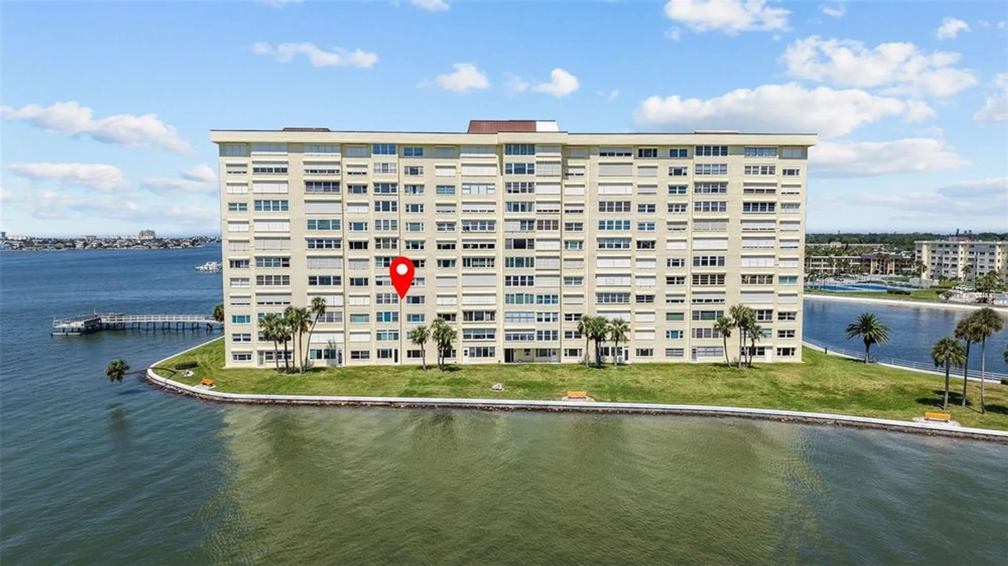 Property Slideshow image 5 of 40 | 4775 cove cir apt 407, Saint Petersburg, FL, 33708