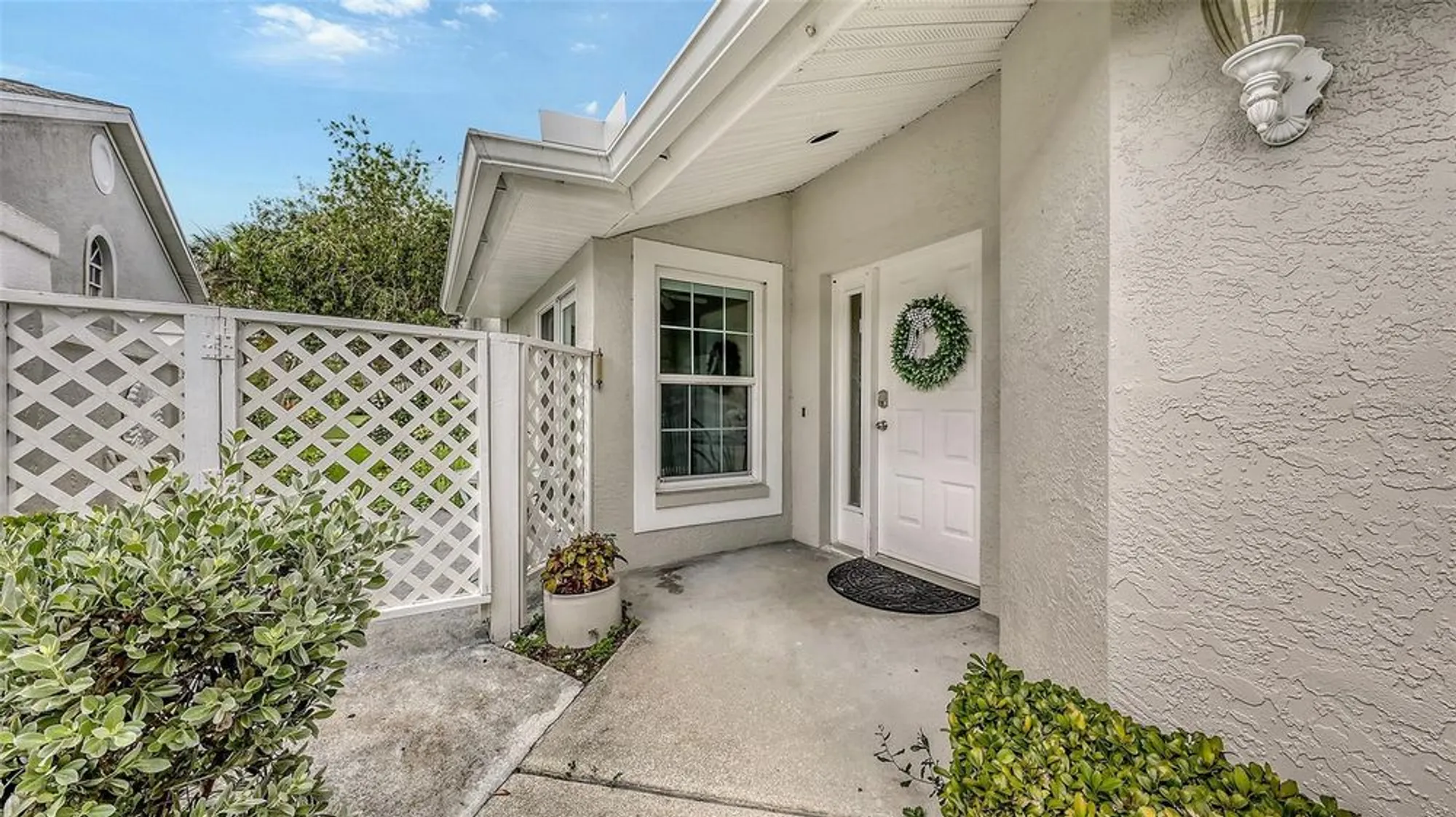 Property Slideshow image 2 of 35 | 5568 country club way, Sarasota, FL, 34243