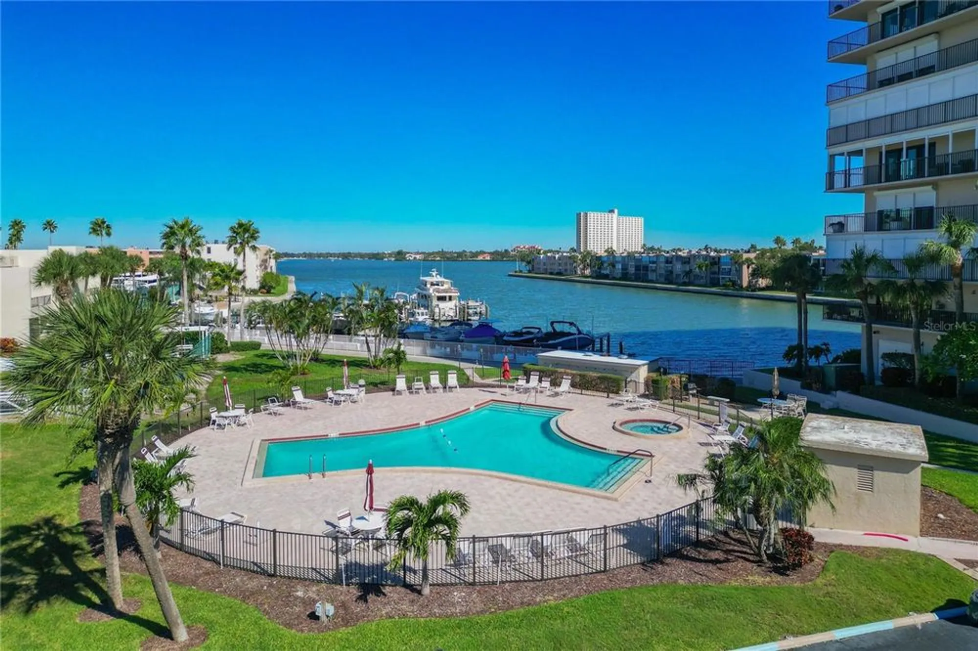 Property Slideshow image 38 of 45 | 7425 bay island dr 108, South Pasadena, FL, 33707