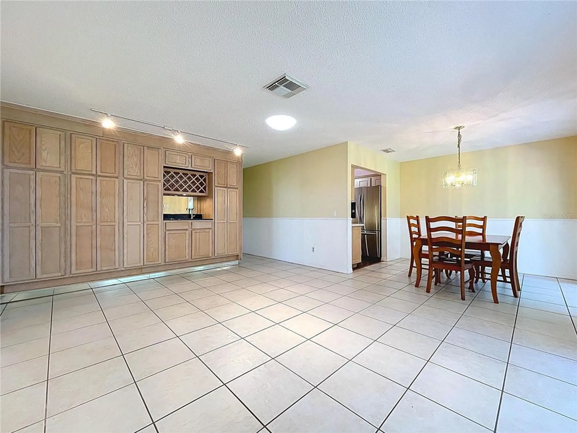 Property Slideshow image 6 of 67 | 505 foxglove cir b, Sun City Center, FL, 33573