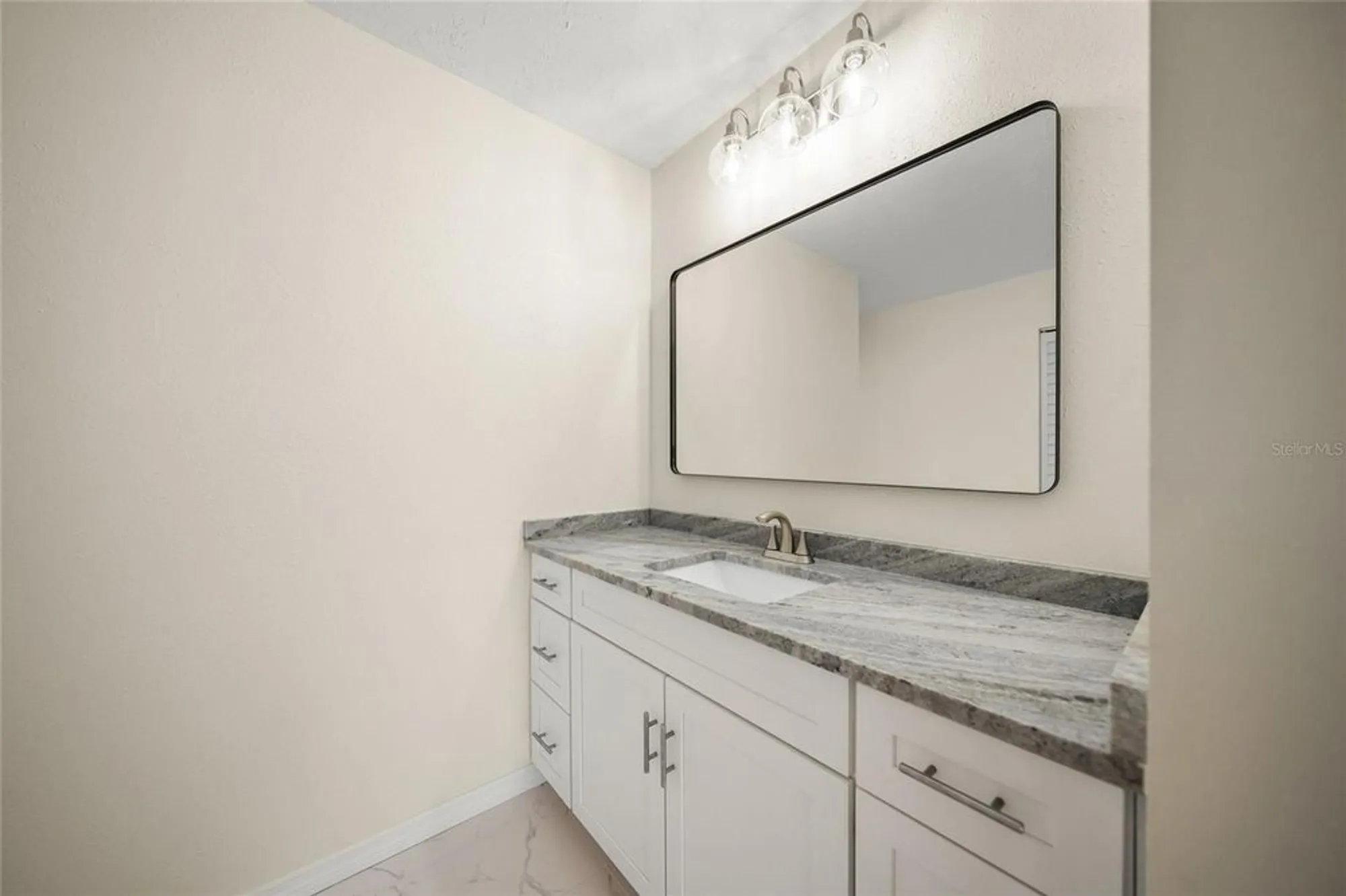 Property Slideshow image 20 of 62 | 4555 forest wood trl 23, Sarasota, FL, 34241