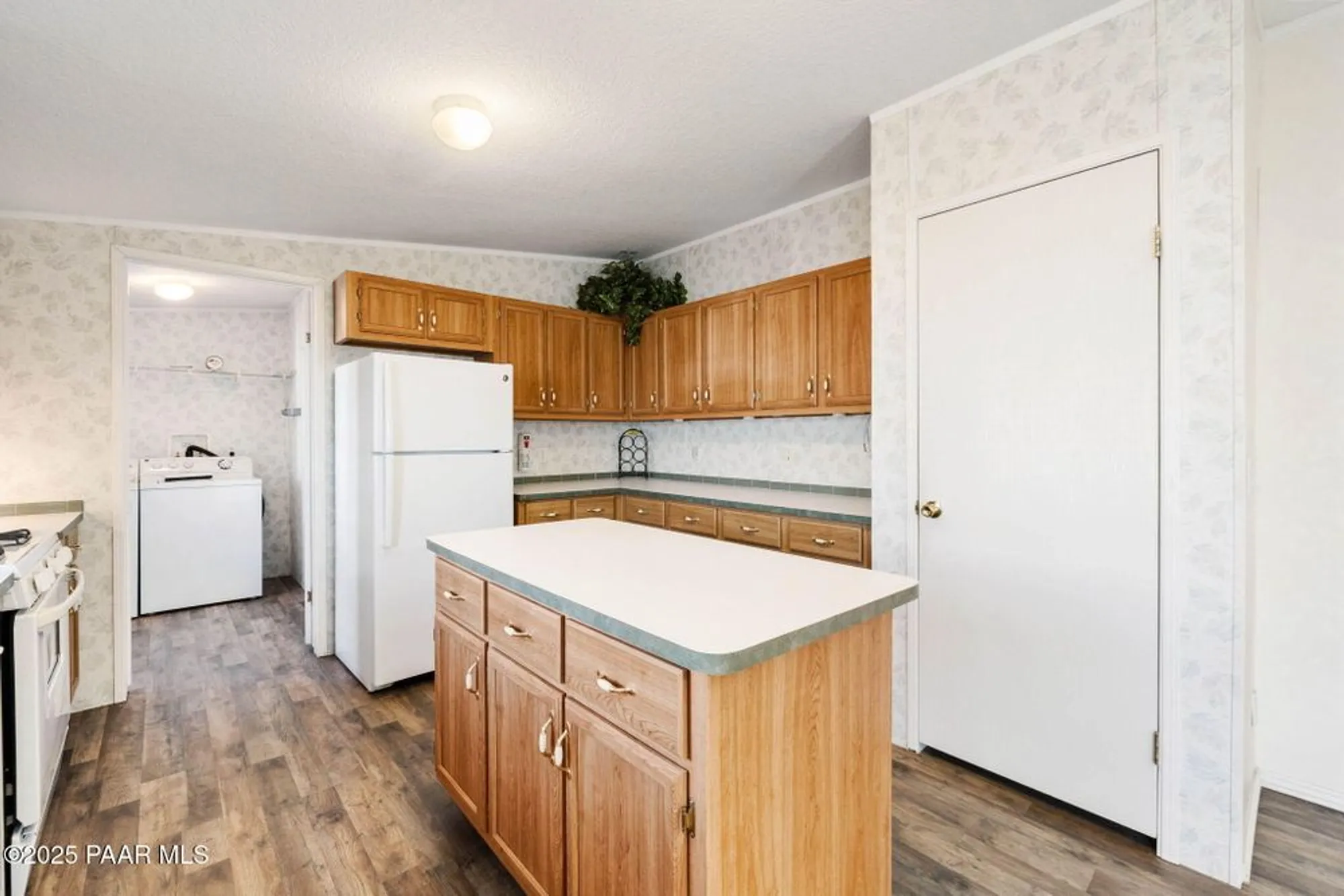 Property Slideshow image 5 of 21 | 652 mesquite tree dr, Prescott Valley, AZ, 86327