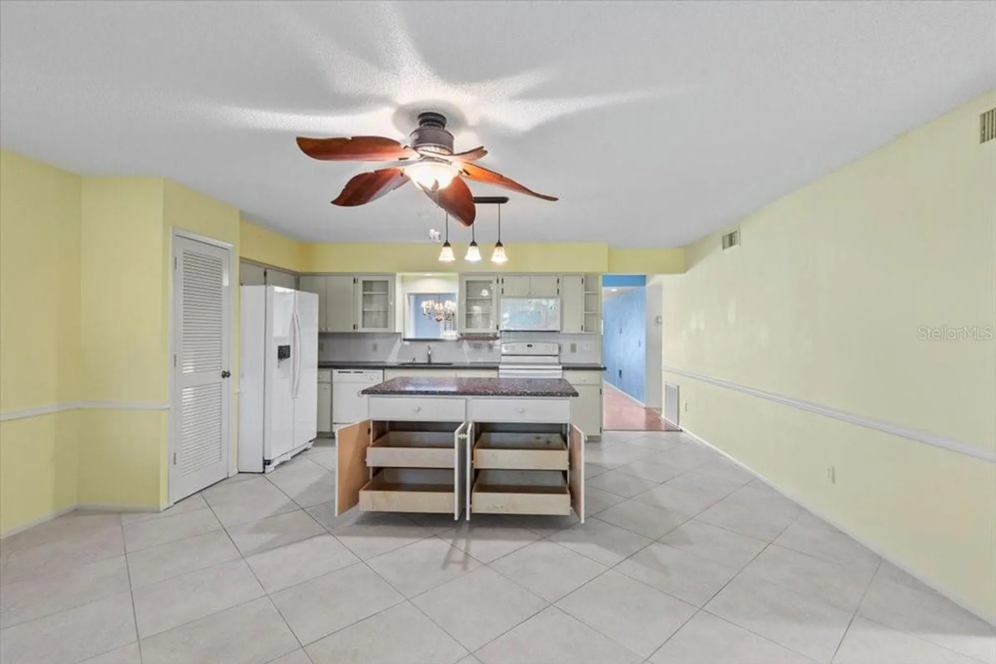 Property Slideshow image 11 of 37 | 2192 swedish dr apt 10, Clearwater, FL, 33763