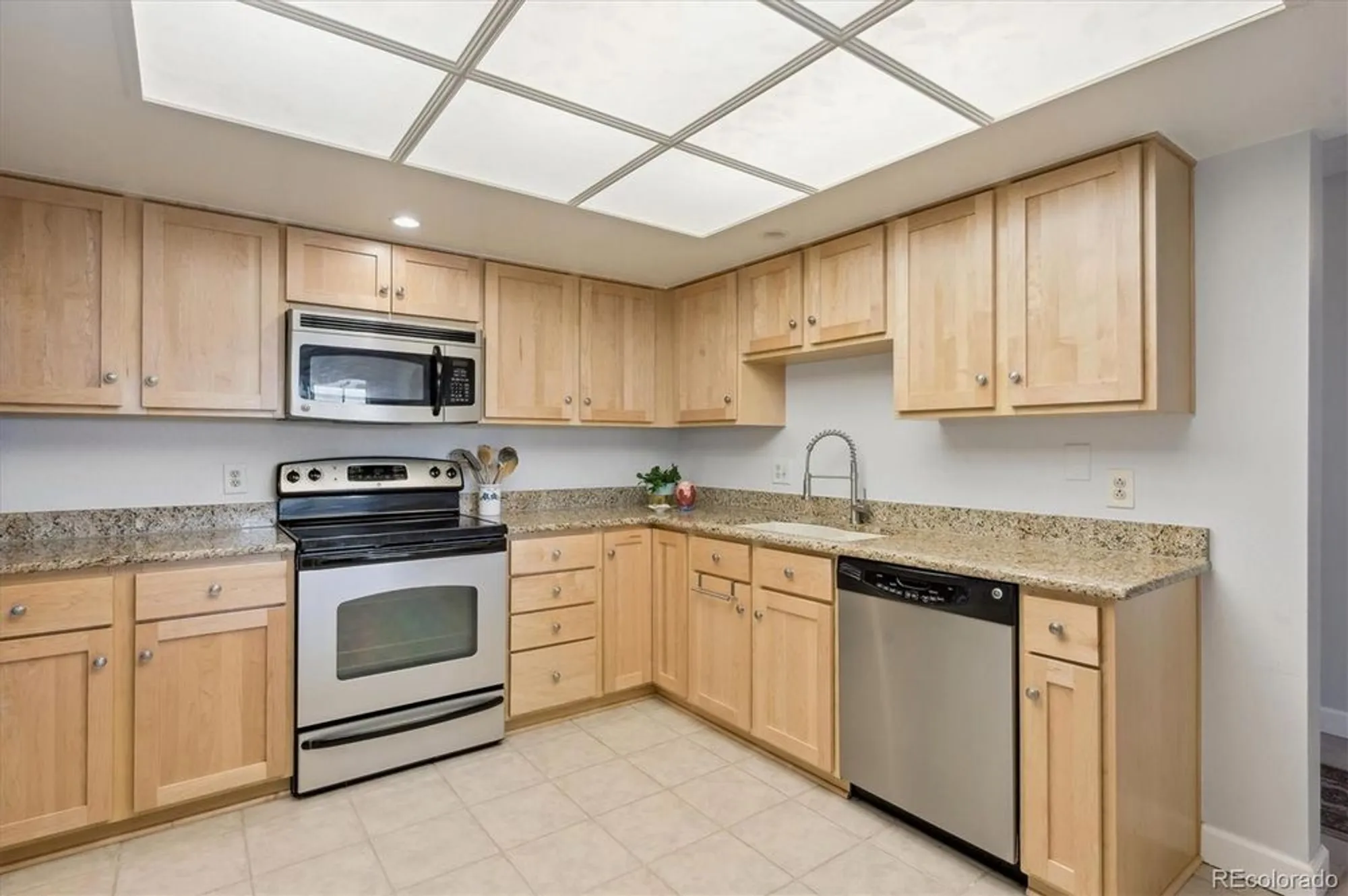 Property Slideshow image 6 of 50 | 13952 e marina dr apt 509, Aurora, CO, 80014