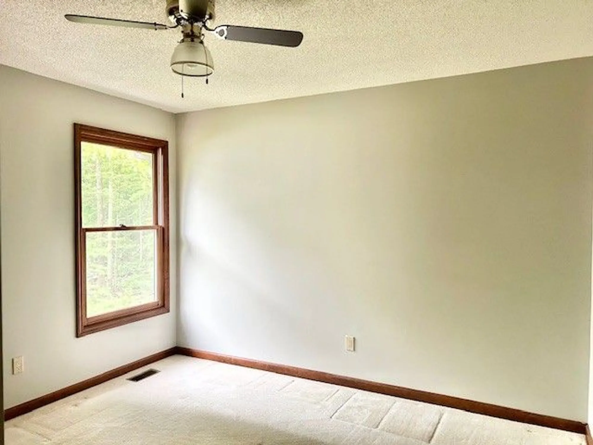 Property Slideshow image 8 of 20 | 142 cromwell ln, Crossville, TN, 38558